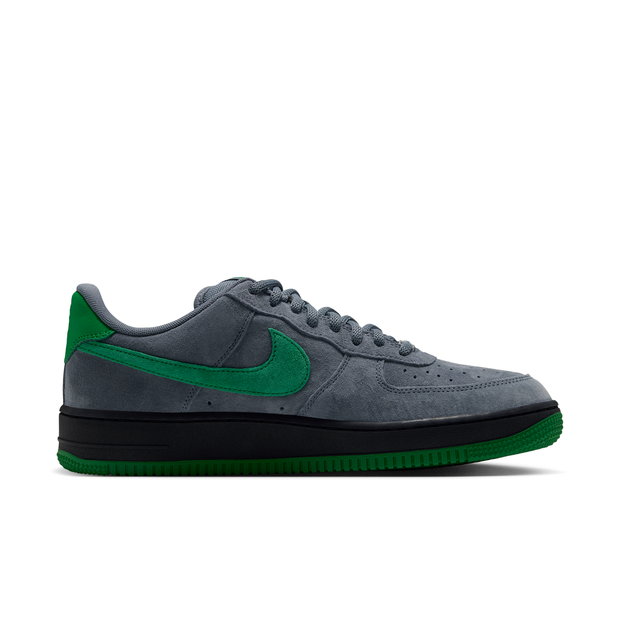 sb-air-force-1-se-skate-shoes-gyrHMsO6 (2).png