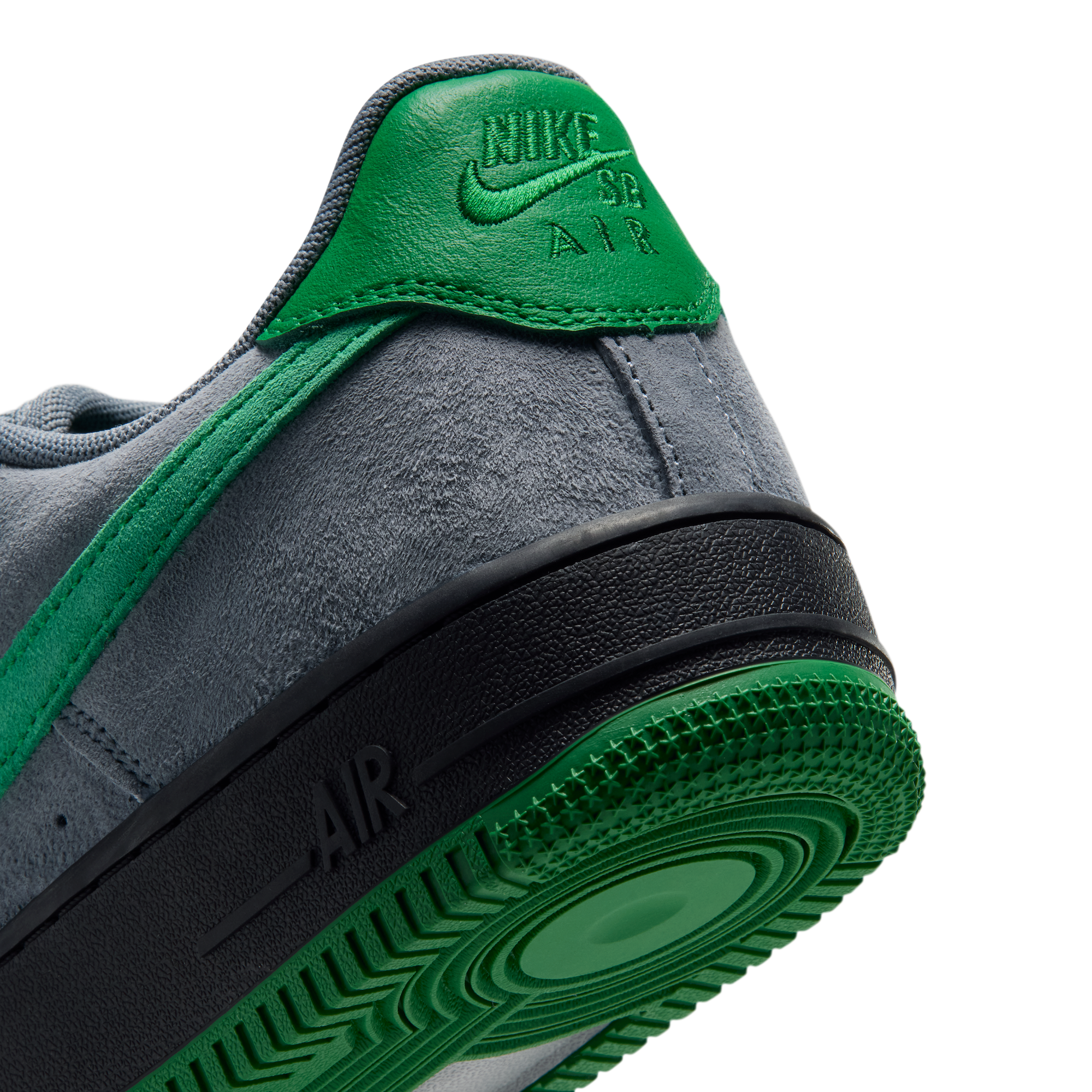 sb-air-force-1-se-skate-shoes-gyrHMsO6 (7).png