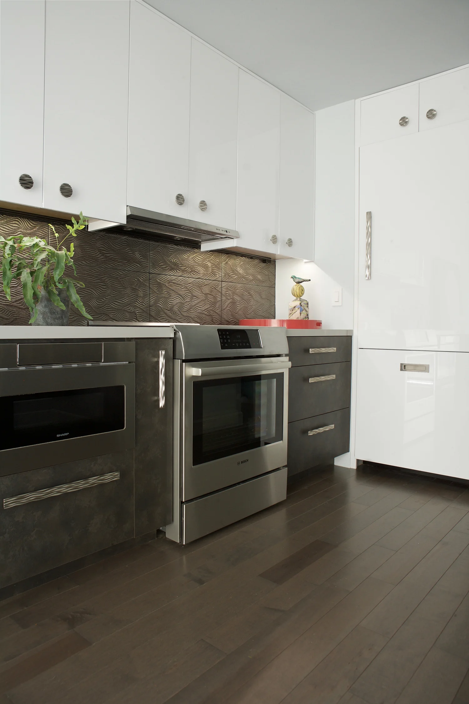 Modern Cloud Forest - Kitchen Detail