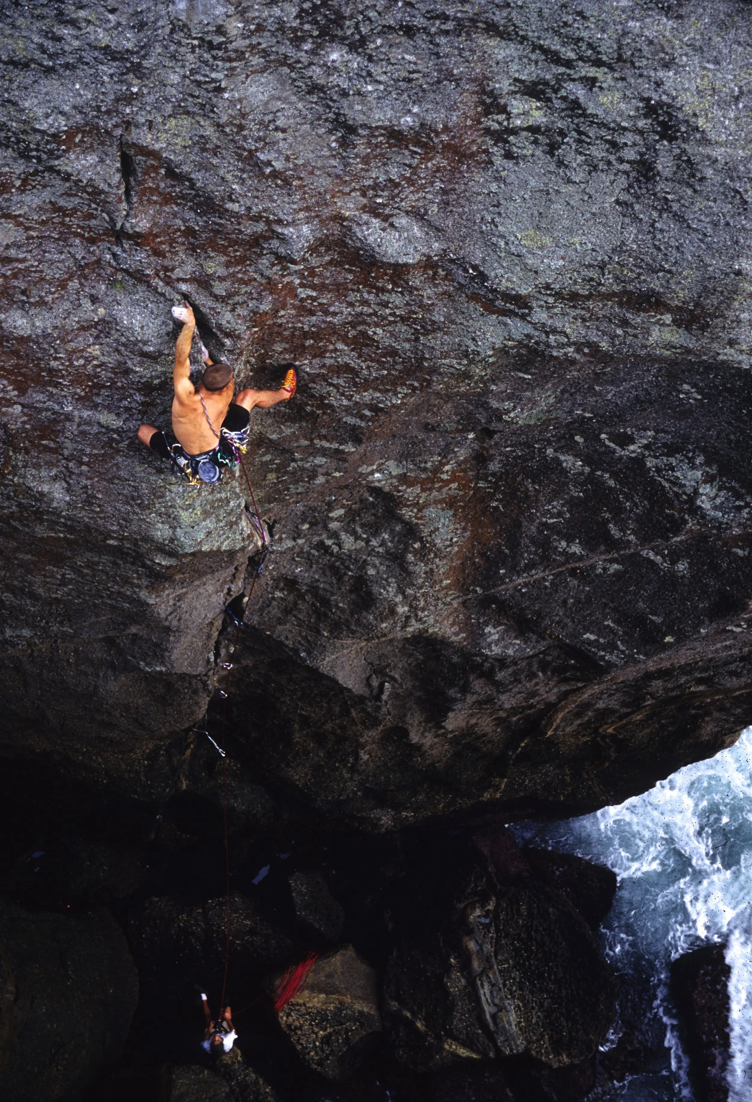 Kryptonite E7 6b, Itaquatiara. First ascent in 2000. Photo: Mike Robertson