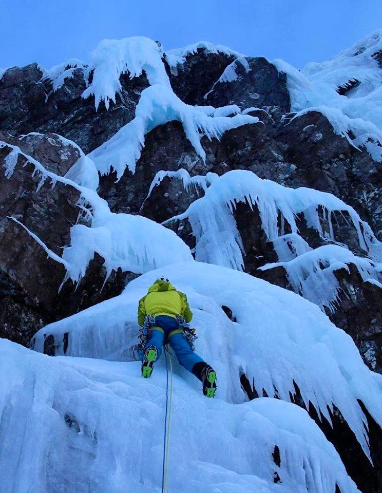 Dave Macleod adding an alternative direct start to Feeding Frenzy in 2016. Photo:Macleod collection.
