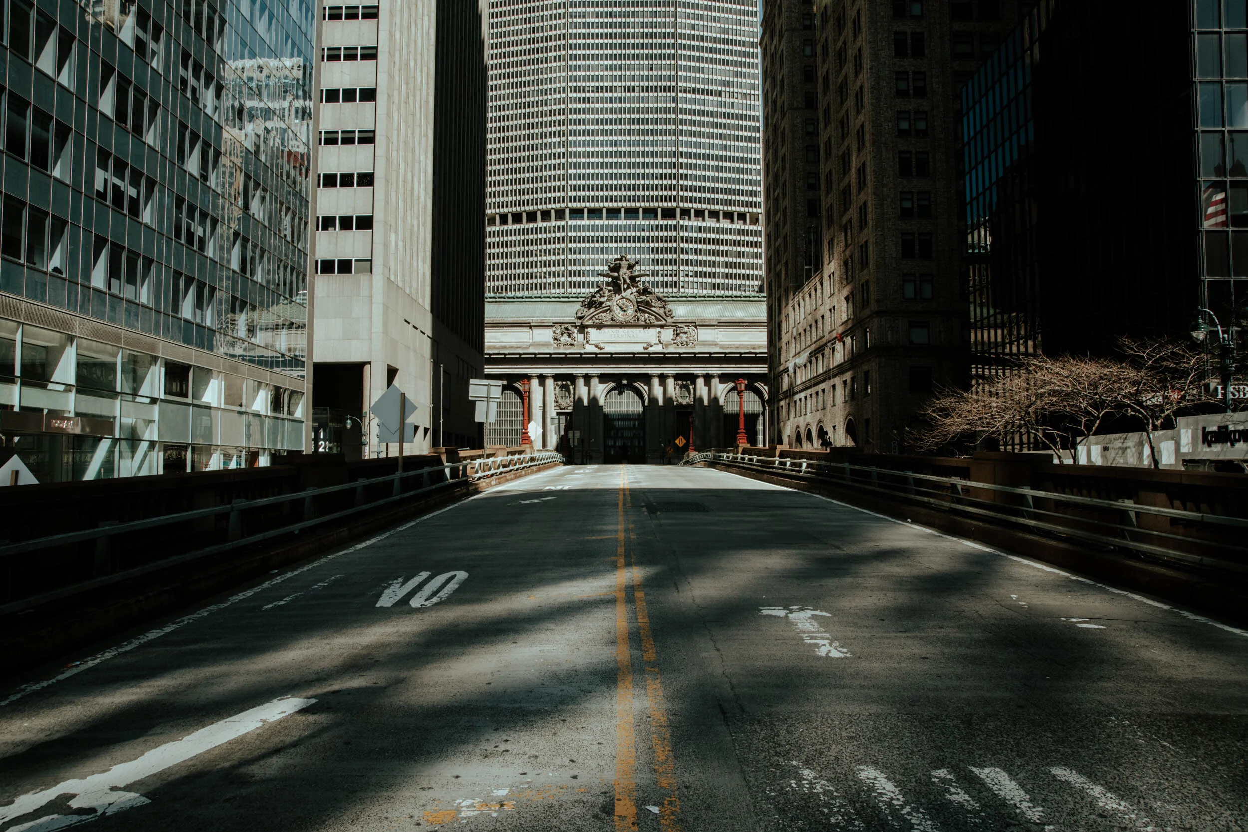  Usually bumper to bumper with taxis, Grand Central Terminal’s Park Avenue bridge sits empty. 