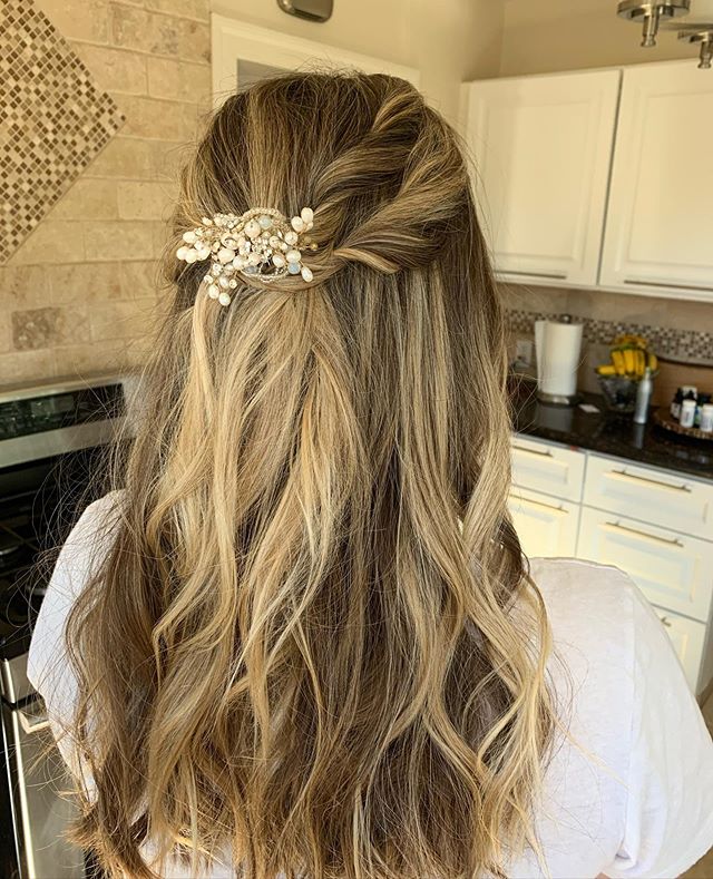 Bridal hair, thanksgiving hair, Christmas hair , everyday hair??? All of the above. It&rsquo;s just pretty hair 
Hair by ✋🏻