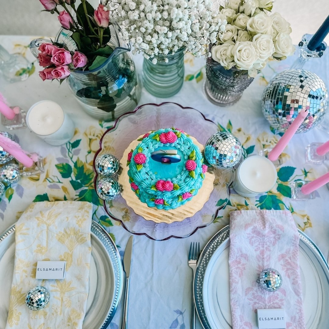 Here's a little peek of something we'll be celebrating this week!! Stay tuned 😁🎂🥂🪩​​​​​​​​
. ​​​​​​​​
#tablescape #tablescapes #tablescapestyling #entertainingathome #tablesetting #tabledecor #entertaininginstyle #fete #soiree #myparty #aselfcare