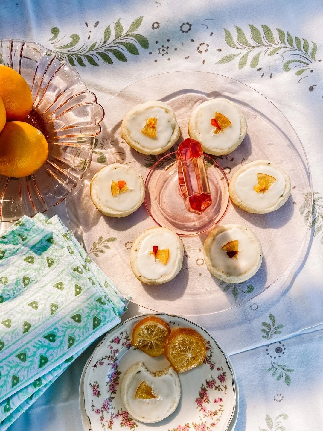 ...this is your sign to make that cookie recipe that you've wanted to try but haven't taken the time to do so yet 🫶🍪💕​​​​​​​​
. ​​​​​​​​
#tablescape #tablescapes #tablescapestyling #entertainingathome #tablesetting #tabledecor #entertaininginstyle