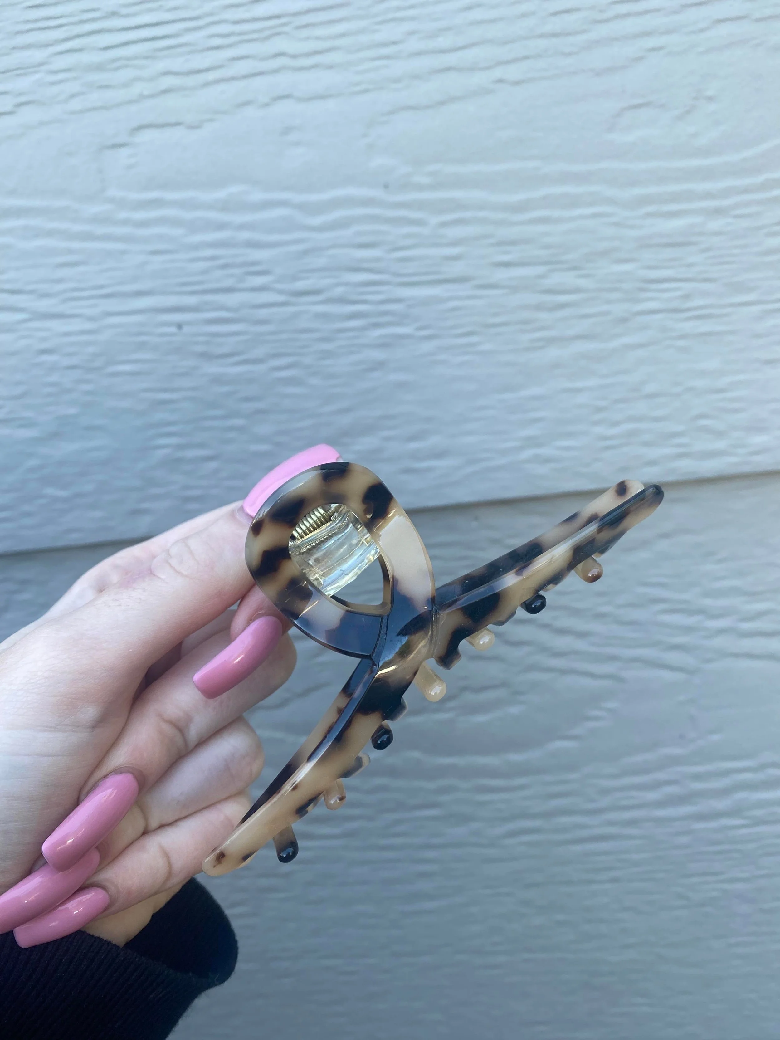 Ataraxia the Label Leopard Bow Claw Clip