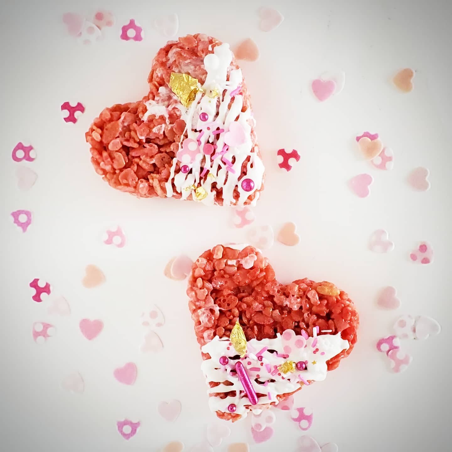 Happy Valentine's Day!!

Sour cherry rice krispy treats with white chocolate drizzle,  and edible 14k gold leaf!
*
*
*
*
#cricketcrumbs #makeityourown #takeitupanotch #hearts #yum #alledible #ricekrispietreats #janesbakerandchef #losangelesbaker #noh