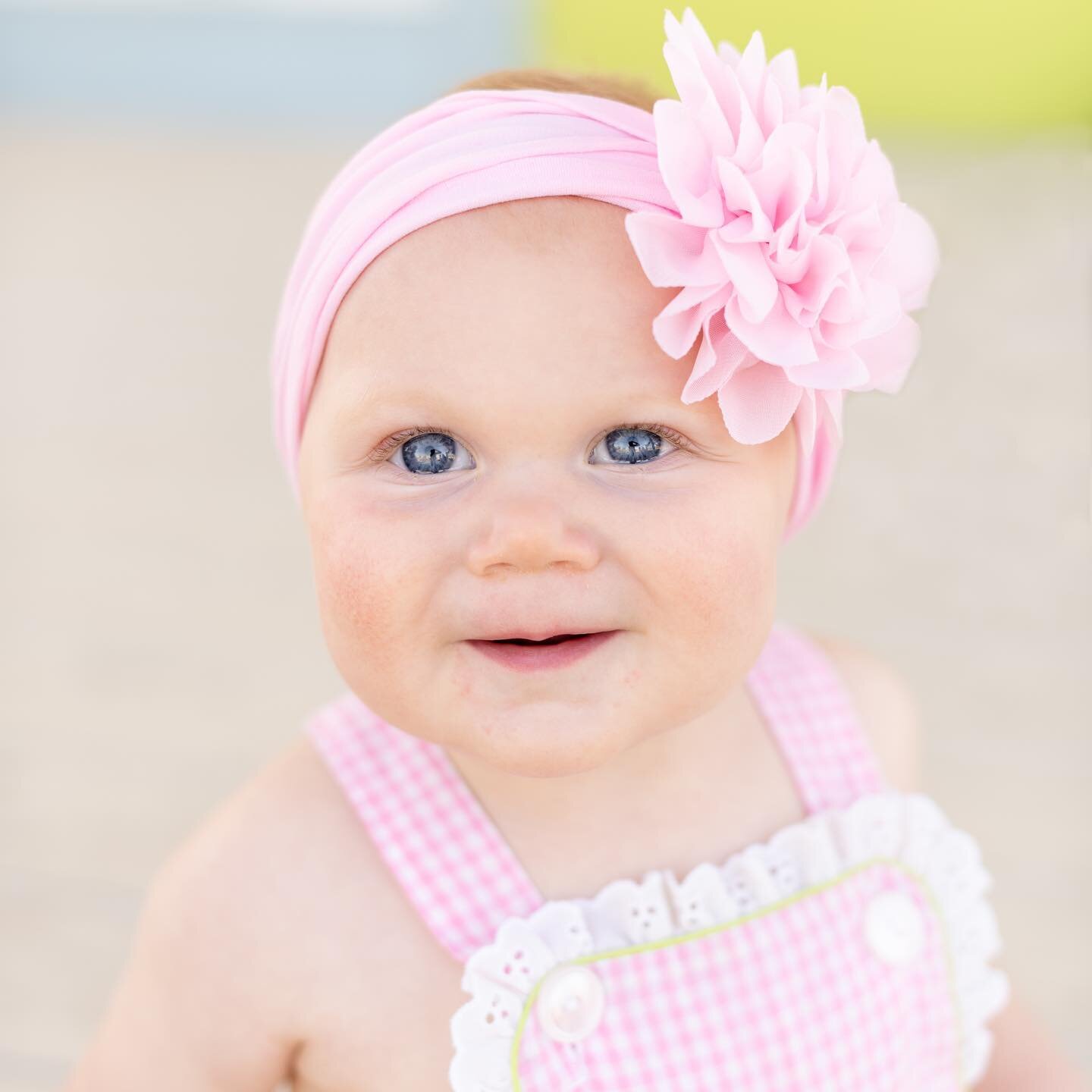 Even babies understand the language of smiles. I think that speaks a lot for how universal a language happiness really is. Smile today and see what happens. :)
#smile #smilemore #firstbirthday #foreverlastingimage