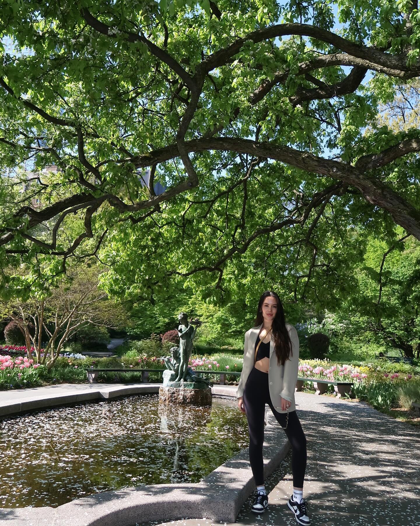 We just experienced the most beautiful morning in Central Park! It was the perfect way to start the day✨🌷

&mdash;
#springinnyc #nycspring #centralparknyc #centralpark #newyorker #newyorkculture #newyorklife #nycrecs