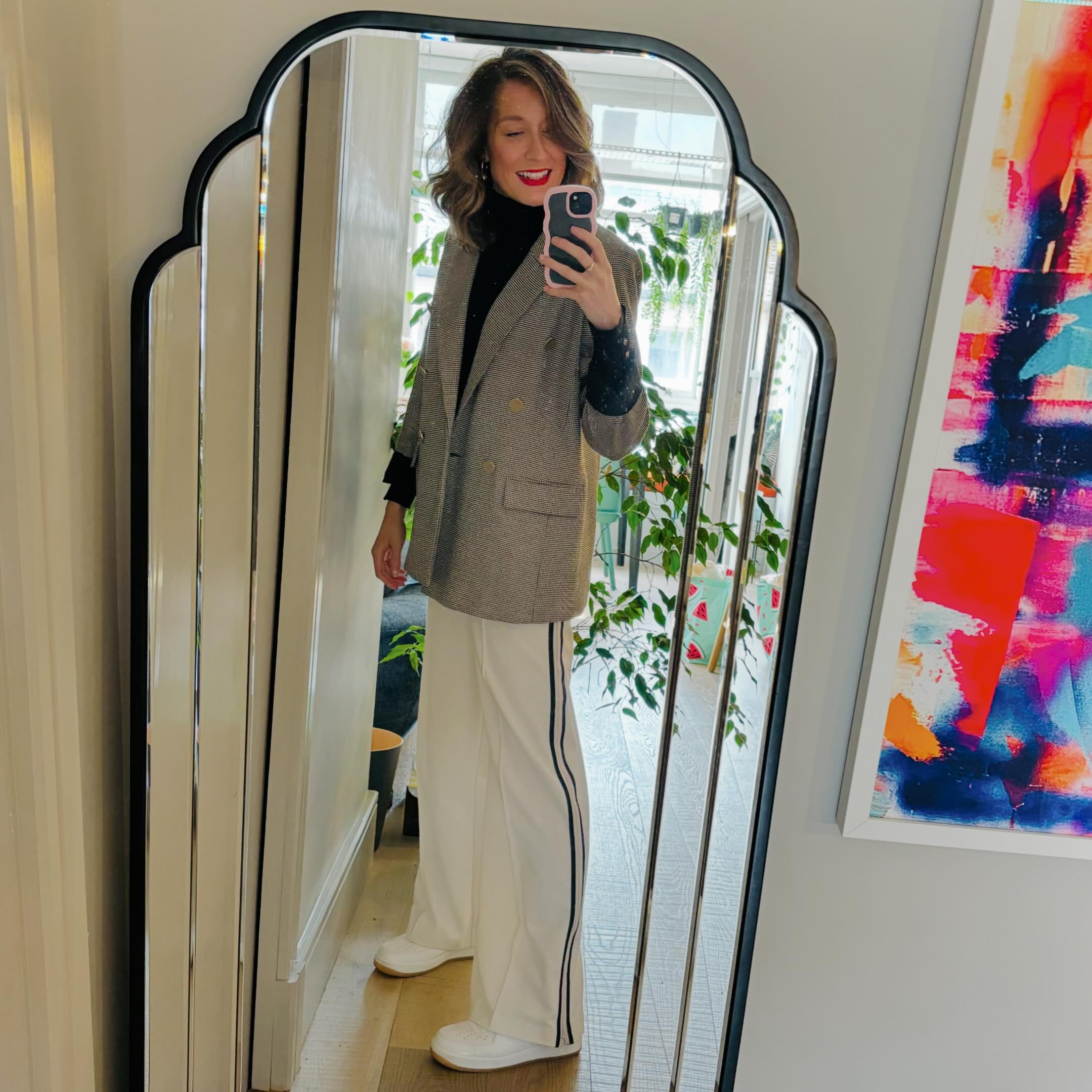 It&rsquo;s such a confidence boost when you like your outfit isn&rsquo;t it? 🥰 These wide leg track pants from @marksandspencer are a new fave as they look smart but are also SO comfy and my @mintvelvet blazer has been working hard in my wardrobe ev