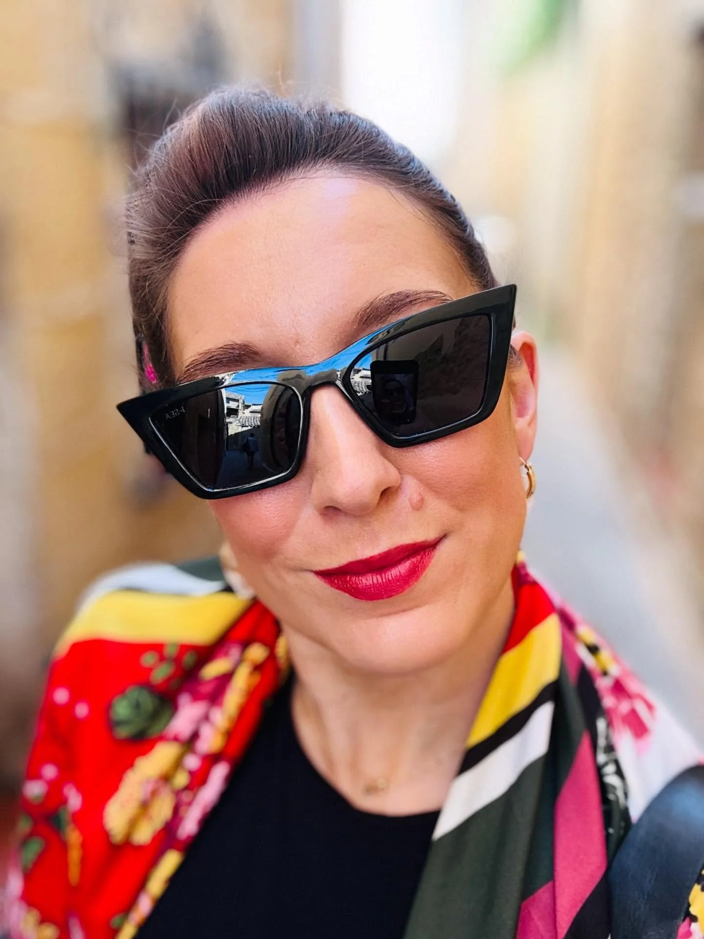 Ever put something on and thought&hellip; &ldquo;why does this make me look tired?&rdquo; 👀

It&rsquo;s probably not you &mdash; it&rsquo;s the colour.

Wearing the right colours can instantly make your skin look brighter, your eyes pop, and your wh