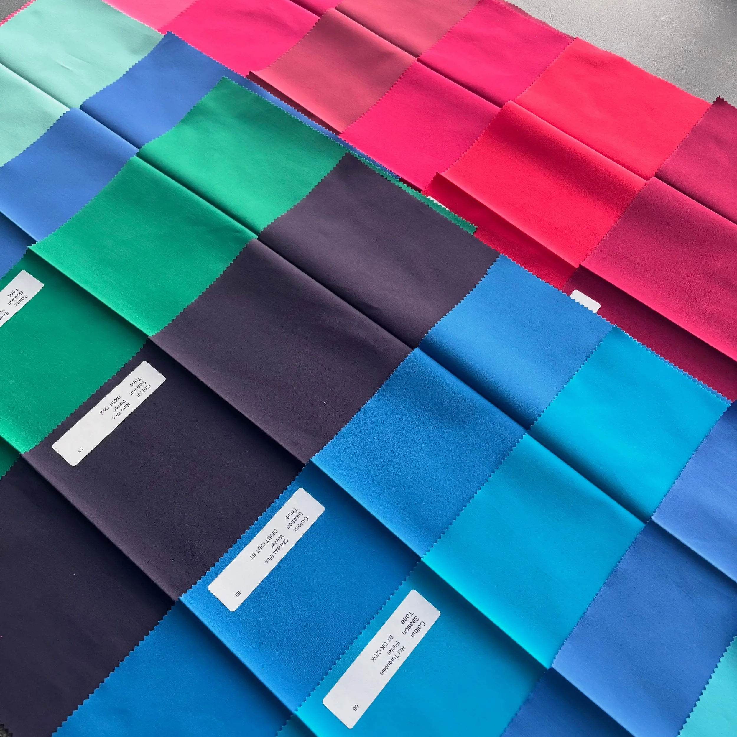 ✨ COLOUR ANALYSIS SESSIONS ✨

One of my favourite parts of styling is helping clients discover the colours that truly bring them to life 💙💚🩷

During a colour analysis session, I use professional seasonal drapes to identify the tones that naturally