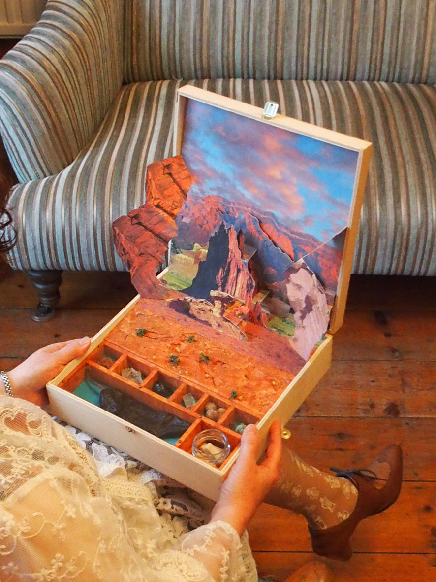 Image 2 - Handling of Memory Box