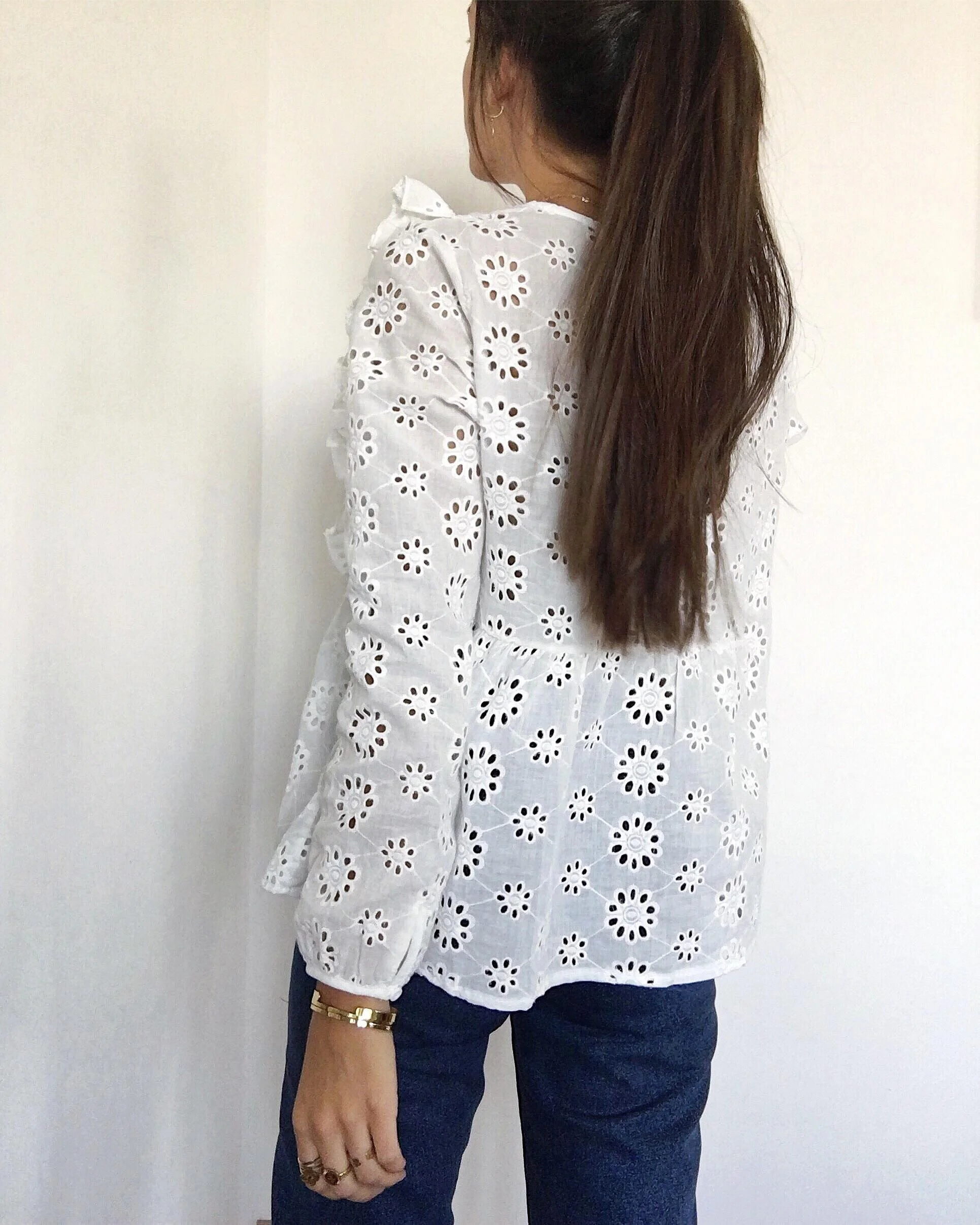Blouse broderie anglaise — Les vêtements branchés de Paris