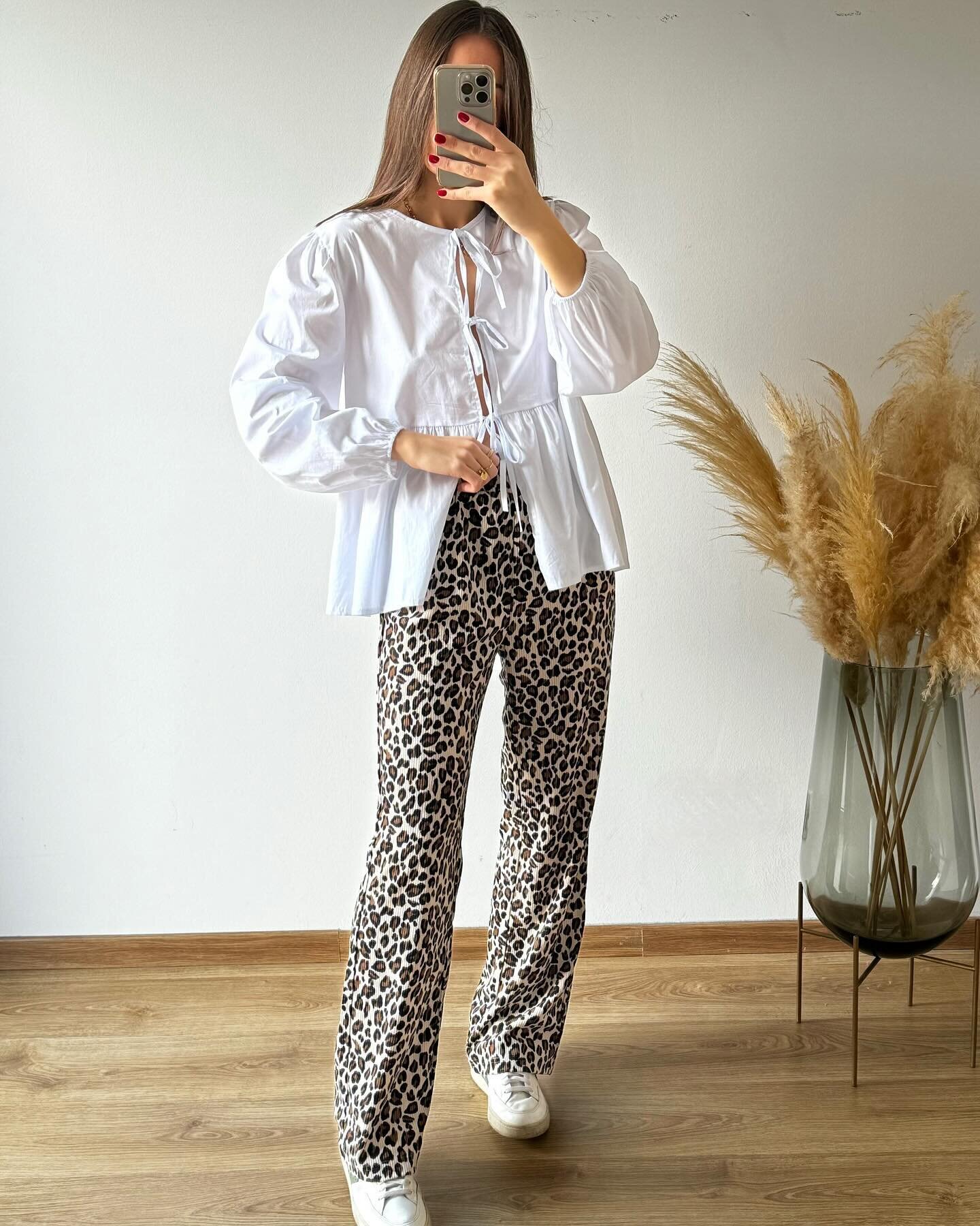 NEW CO IS OUT 💓😍
Commente ton fav&rsquo; 🫶
.
.
.
.
.
#newcollection #smallbusiness #eshopping #leopardtouch #leopardpants #leopardaddict #blousepeplum #springfashion #springclothes  #eshopmode #shopmycloset #springstyle #blousenoeud #bowblouses #n