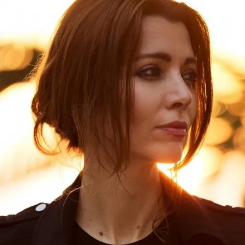 Elif-Safak-photo_500_500_s_c1.jpg