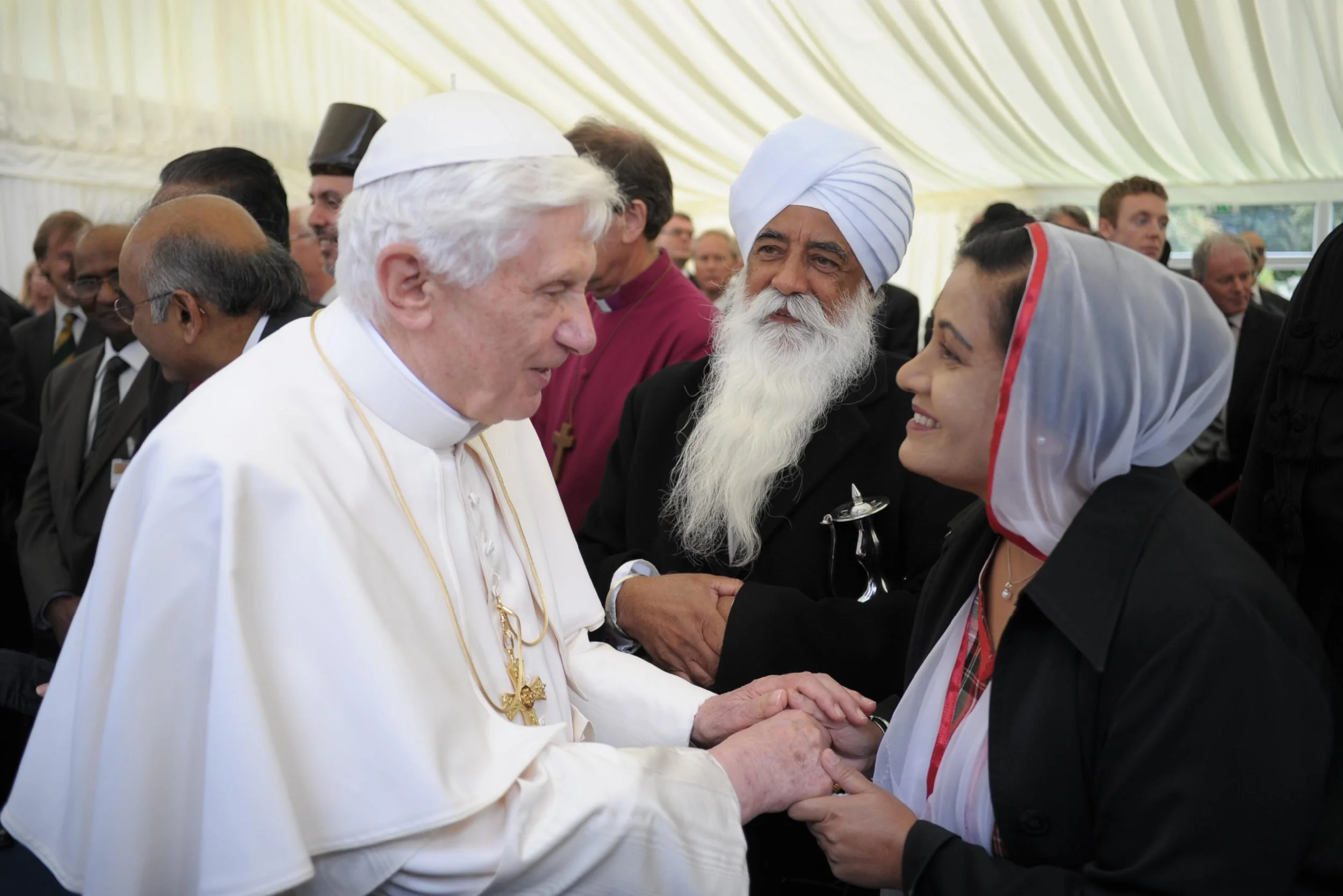 Ravinder Kaur Nijjar with Pope Benedict.jpg