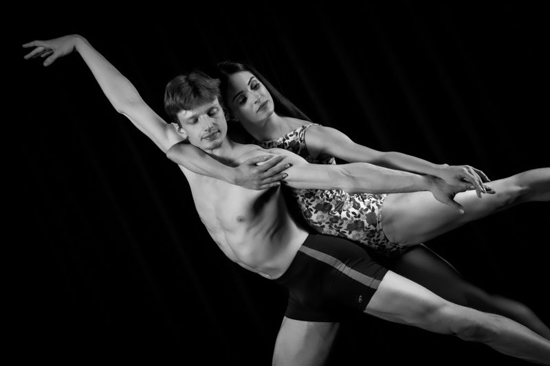 pas de deux 211 bw.jpg