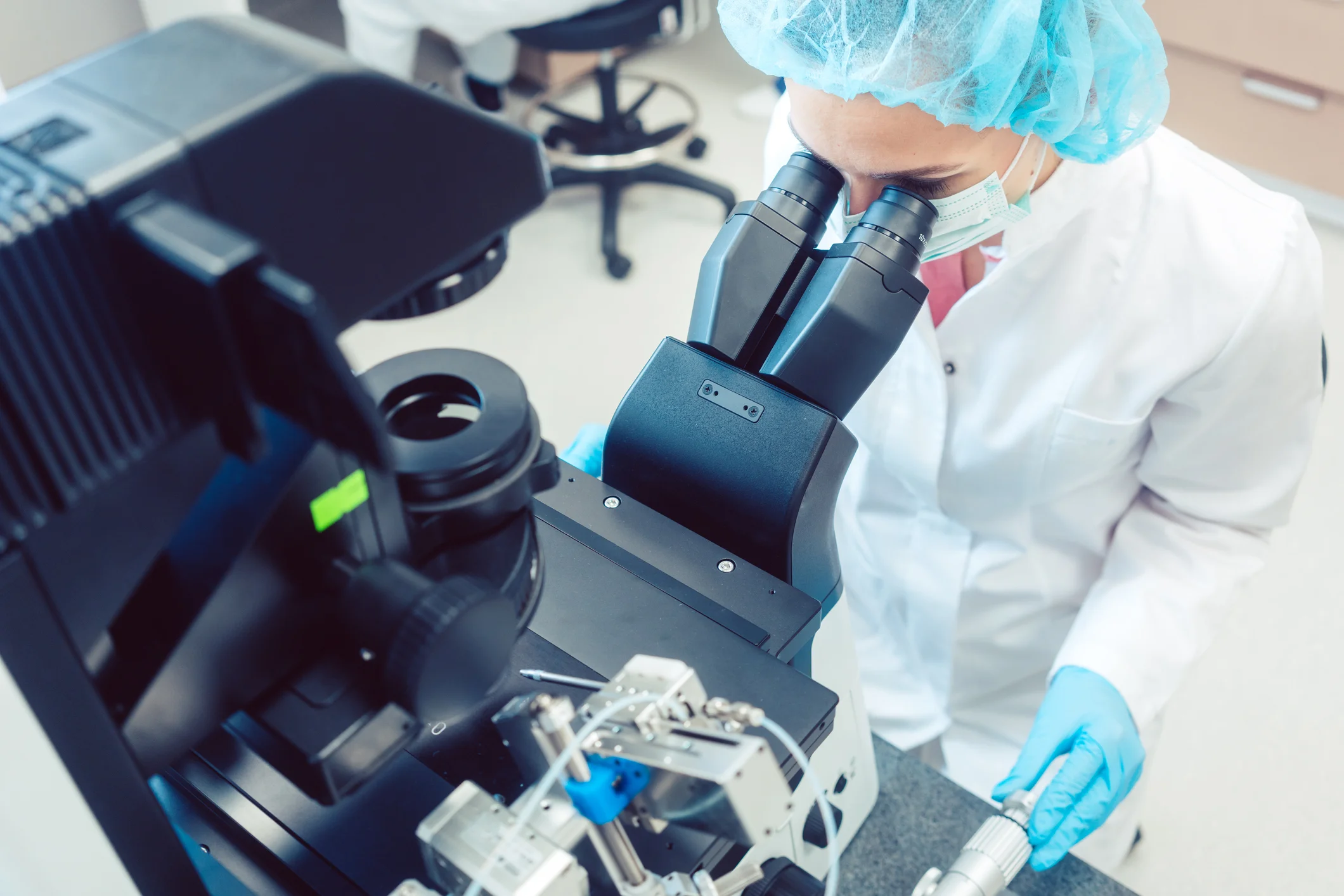 Most patients never see the clinic’s laboratory or meet the embryologists who work there - but they play a critical role in your chance of success with frozen eggs.