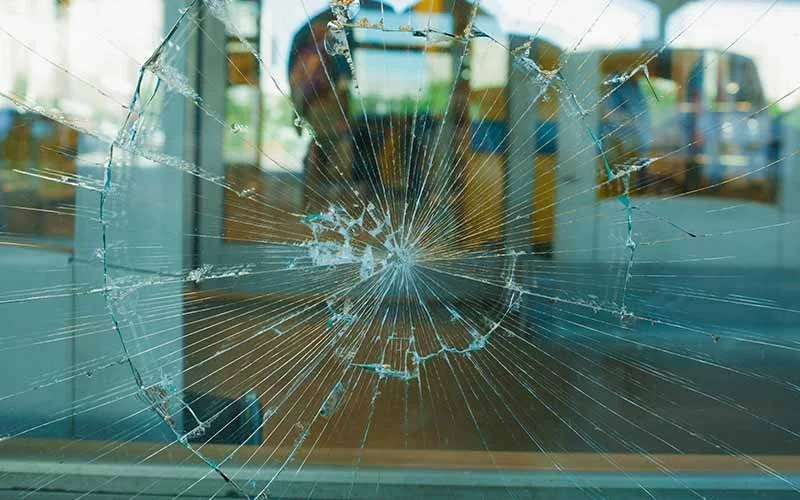 featured-cracked-window.jpeg