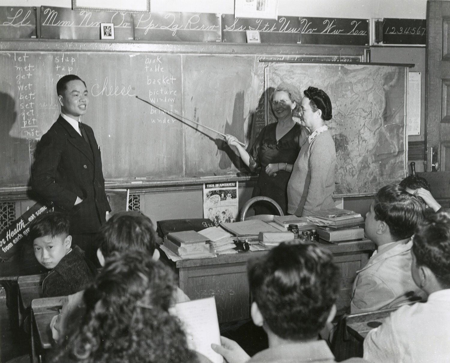 English class with Chinese interpreter, PS 23, Manhattan, October 1, 1946. BOE 12293, NYC Board of Education Collection, NYC Municipal Archives.