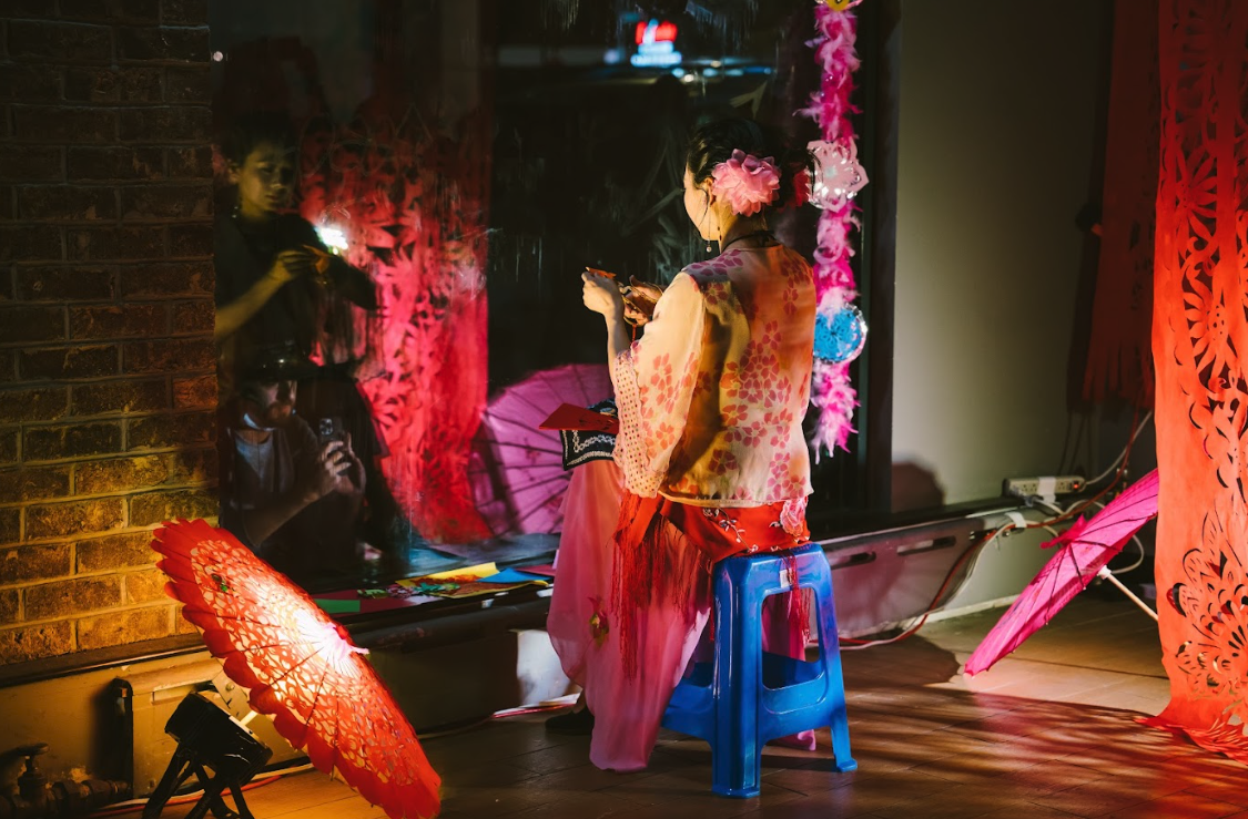 Flowers, Shadows &amp; Sounds 花影窗聲
