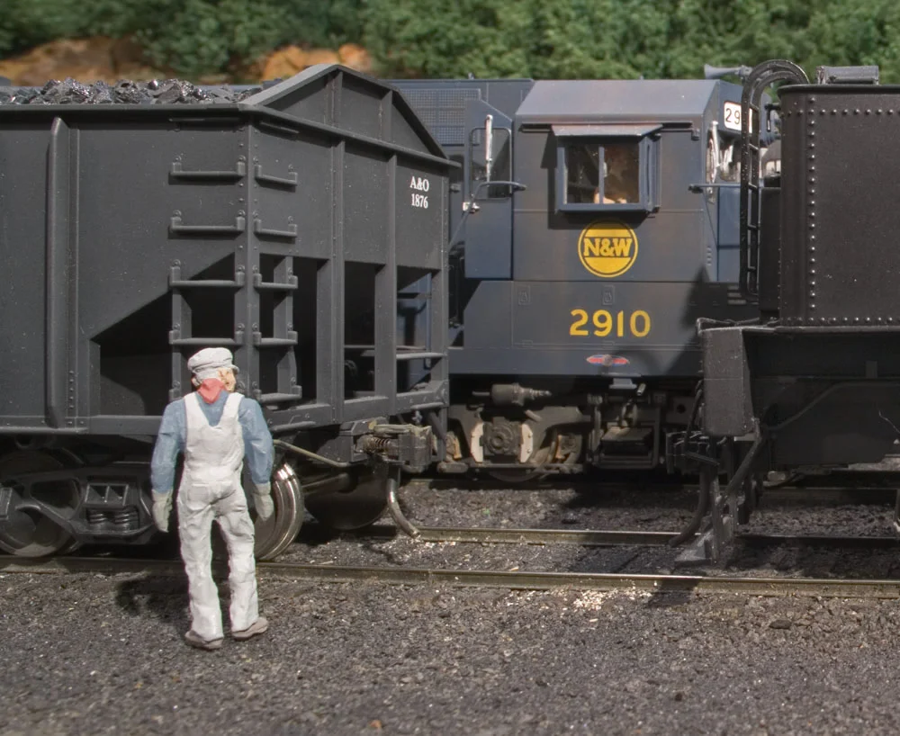 An A&O brakeman cuts loose yet another coal drag in Willow Creek coal marshalling yard under the watchful eye of the N&W transfer from Bluefield.