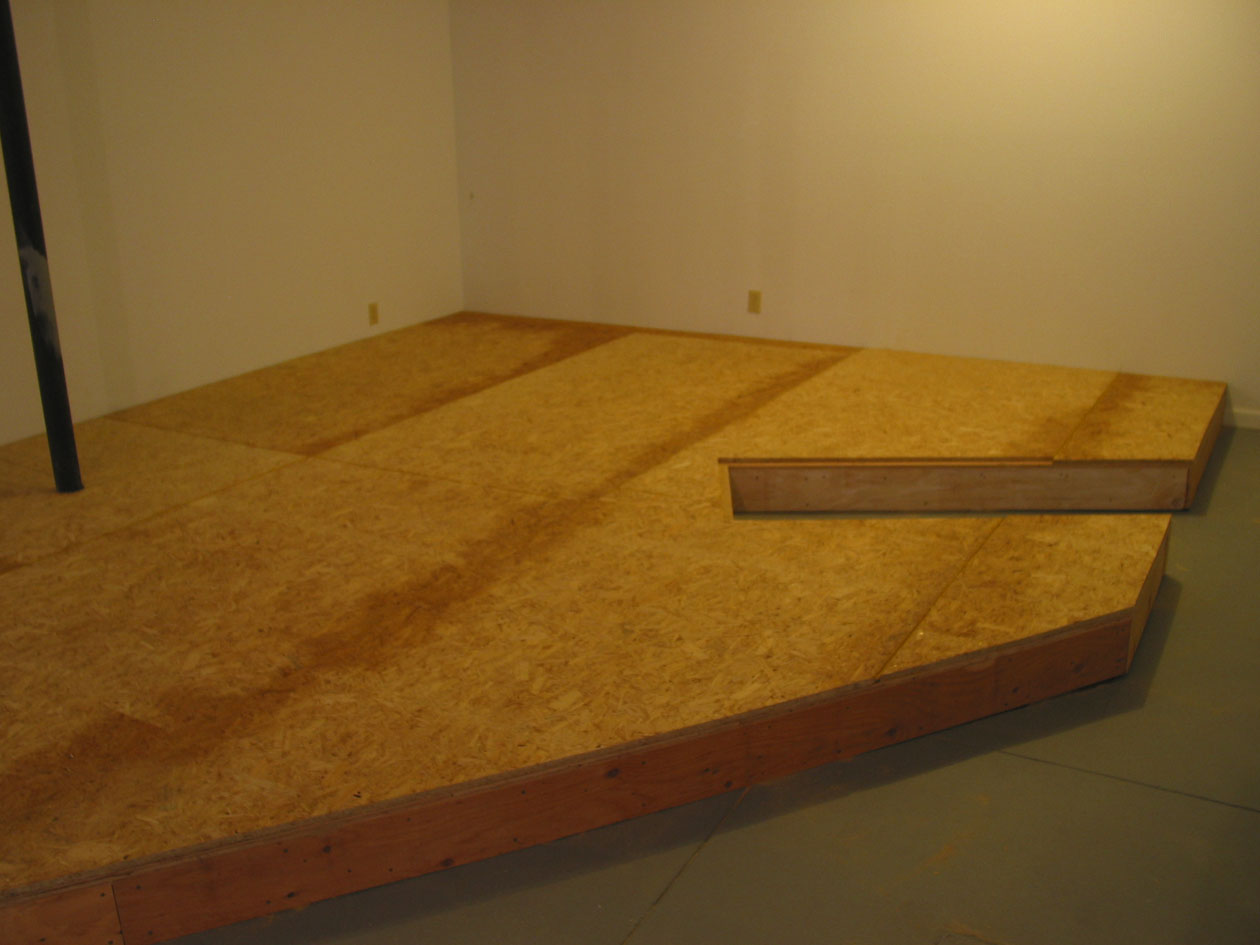  The elevated floor is now complete, the future home of my new "rain room", a demanded repeat from A&amp;O 1.0. Very solid. 