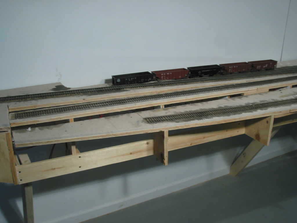  The "Springs" features the "Cookie-Cutter" style framing for the various track levels. The A&amp;O and NR&amp;W mains drop a consistent 2% the length of the scene with the diverging tracks returning to level. 