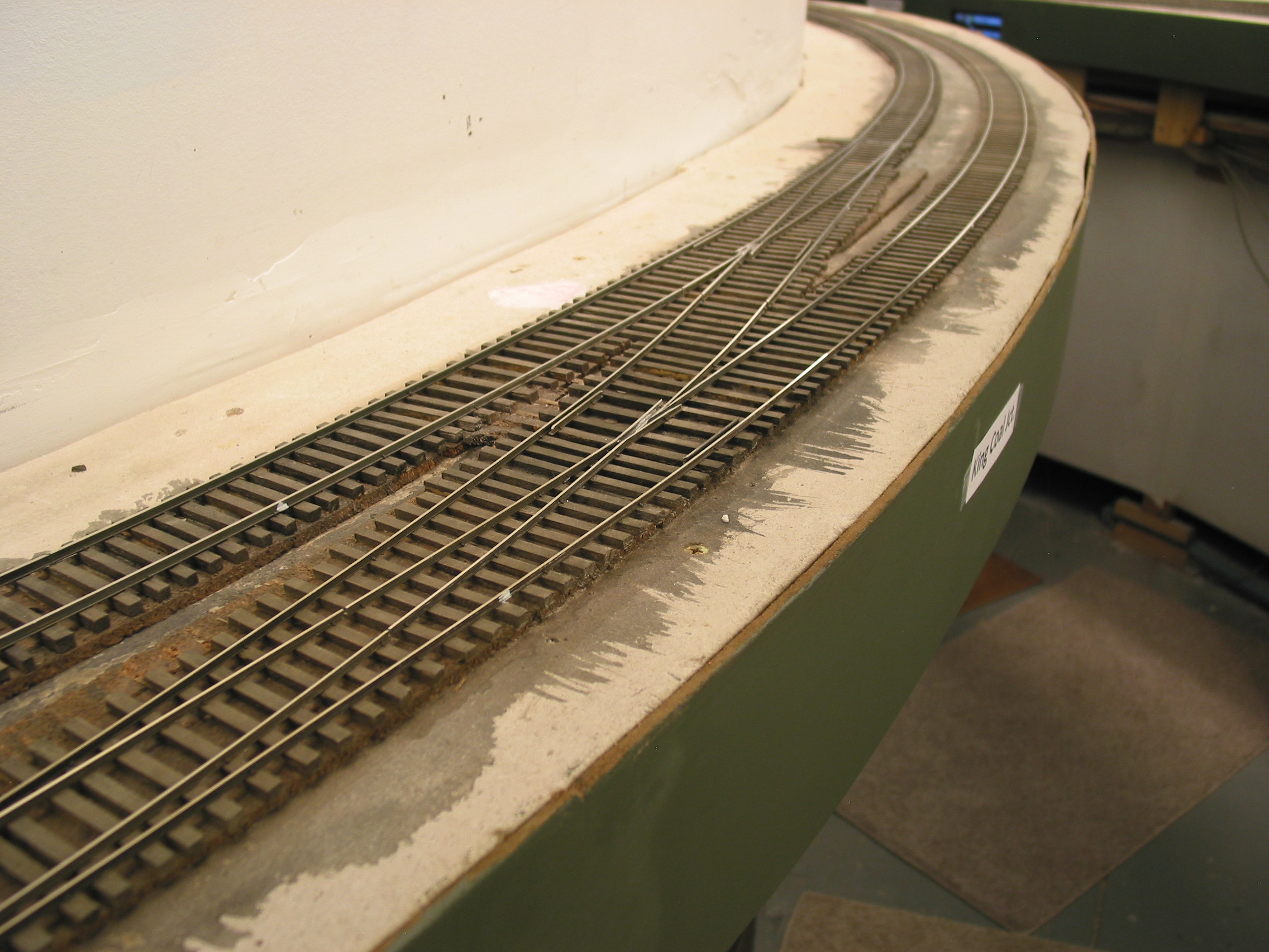  Rounding into daylight we encounter King Coal Jct. The diverging track is the beginning of a looong passing siding with a midpoint crossover. The outer track forms a switch lead as well as pulpwood loading at the far end. 