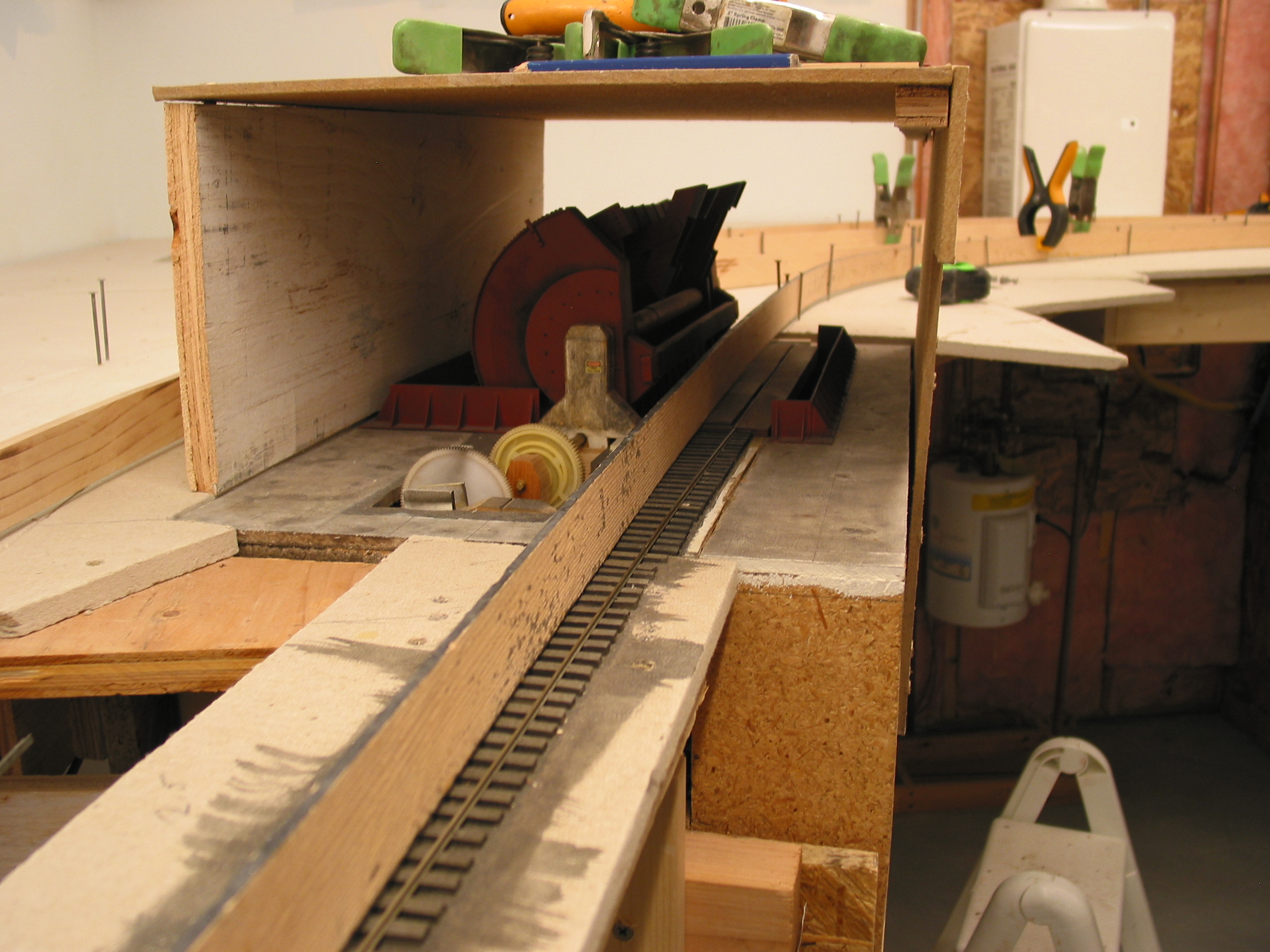  Splines were used to align the rotary trackage with the empties track. A slight grade automatically pulls the hoppers away as the next hopper is placed for dumping. 