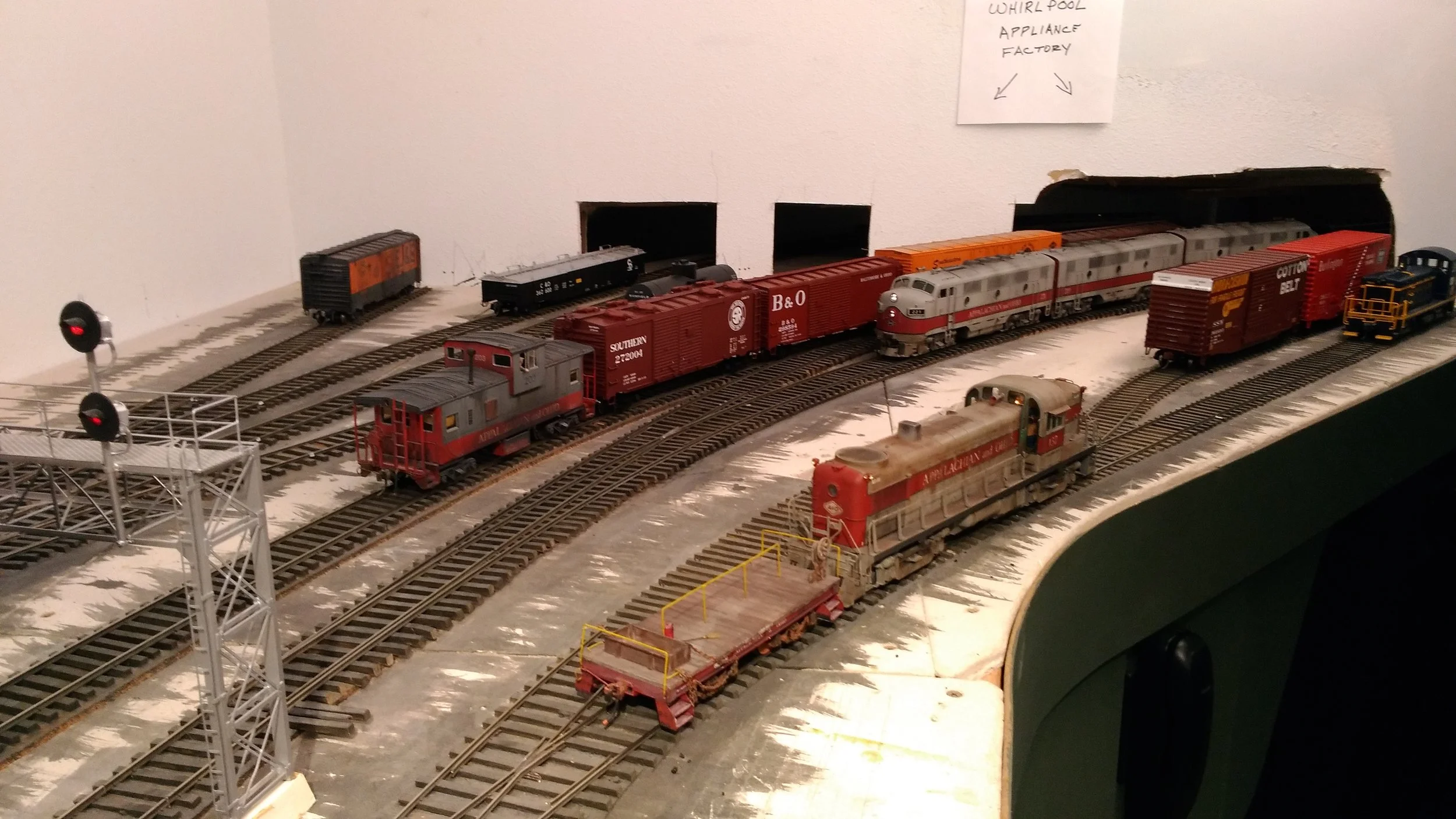 Indeed, we enter Glenn Forge, O. from under an overhead walkway of the Whirlpool plant. An RS3 with rotary idler car awaits our arrival. He'll carry out the put 'n take dance with the dumper.
