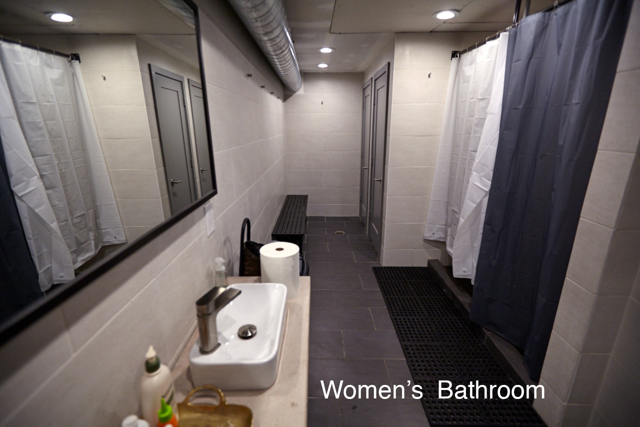 womensbathroom.jpg