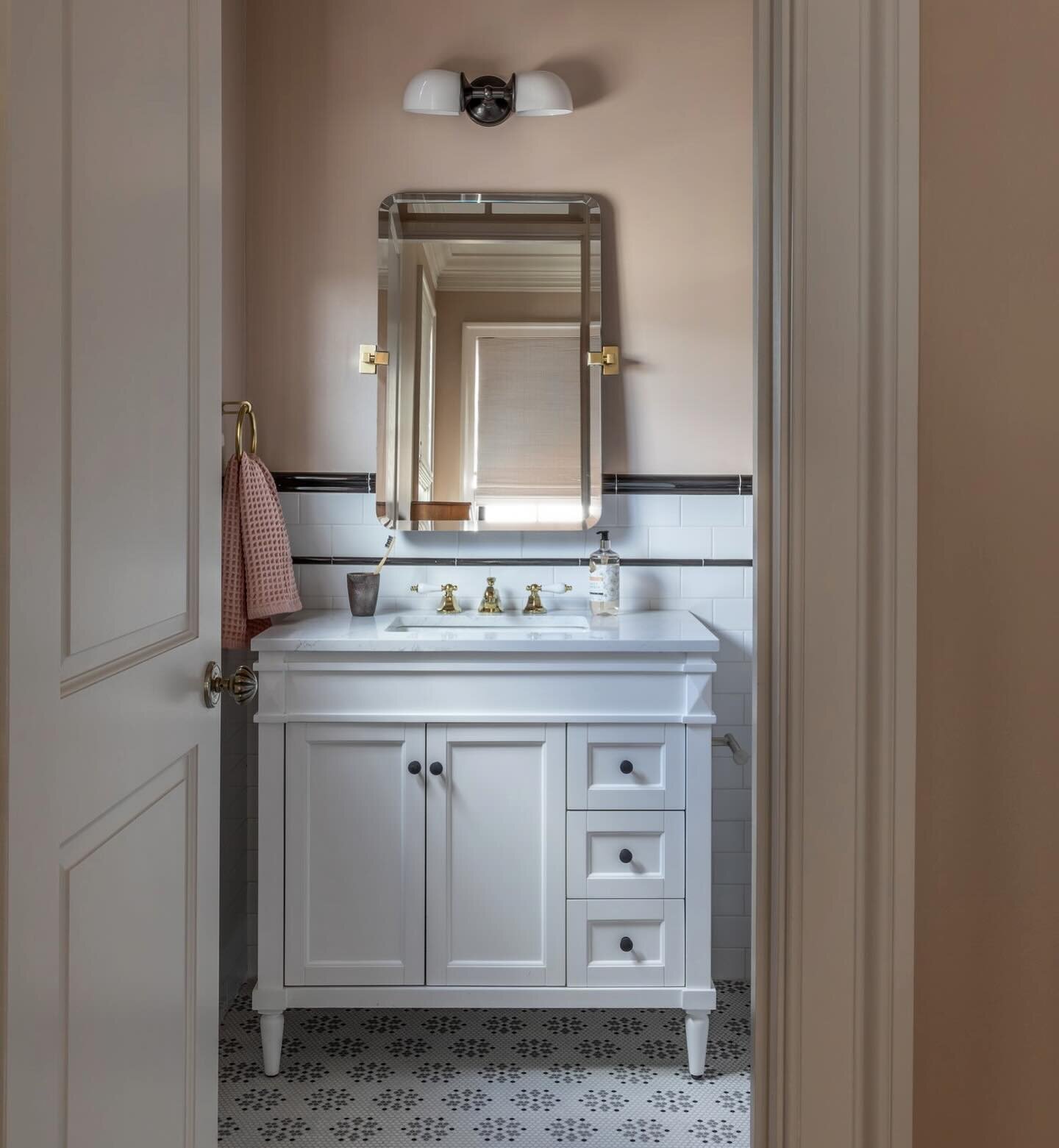 A sweet pink bath for a sweet petite fille in New Orleans, on this day of hearts 💕 A recycled glass mosaic tile floor modernizes a classic palette in Sienna&rsquo;s en suite bathroom at our St Thomas project. 

Design: @cattaneostudios 
Photography: