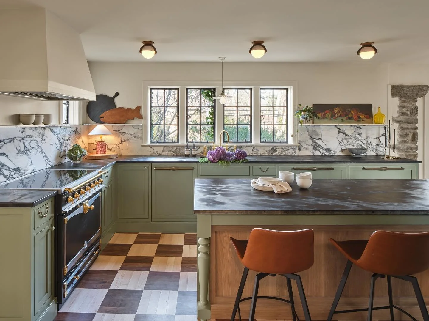 We&rsquo;re going to be taking a look back at one of my favorite projects of all time. This Philadelphia Tudor had so many special elements (peep the stone doorway)&hellip; and not so special elements (knob &amp; tube). Working with this homeowner to