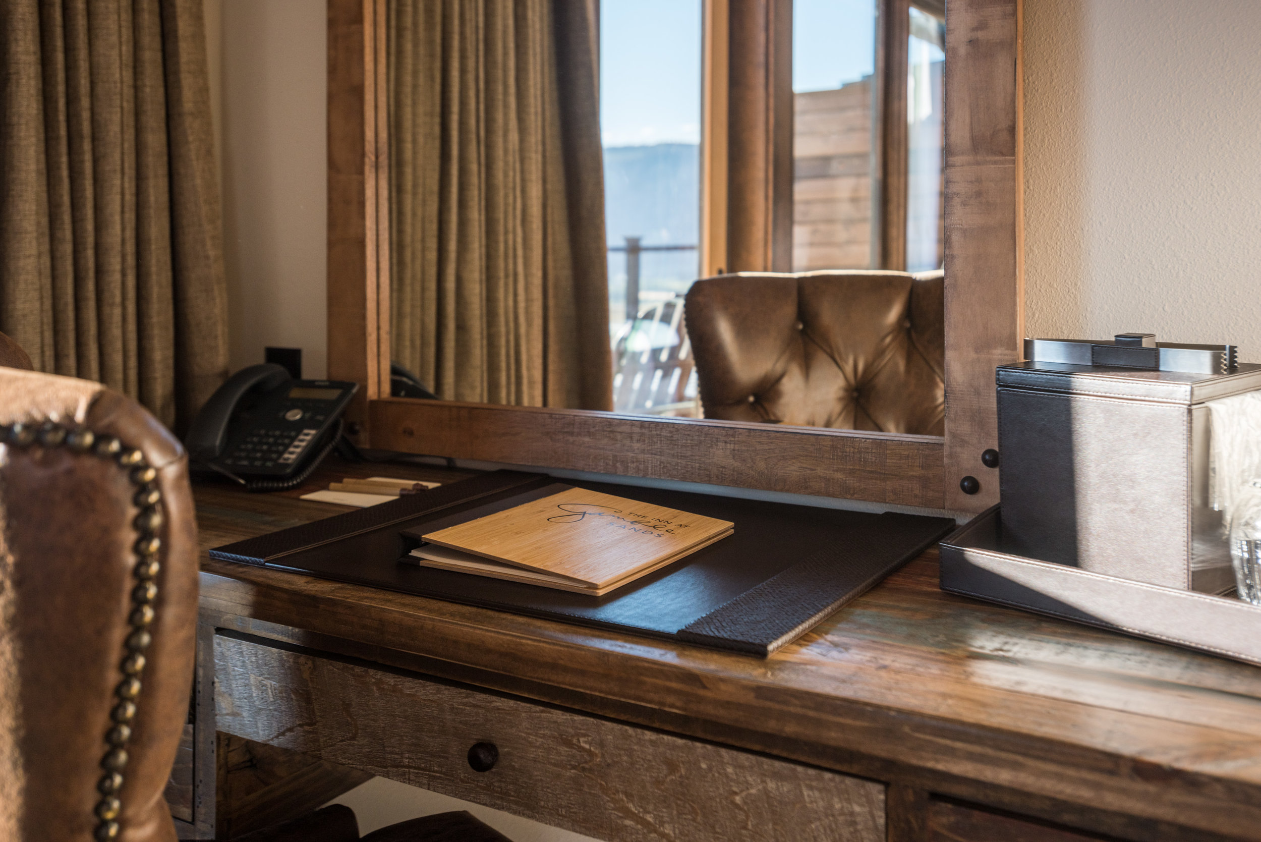 DeskDetail-1.jpg