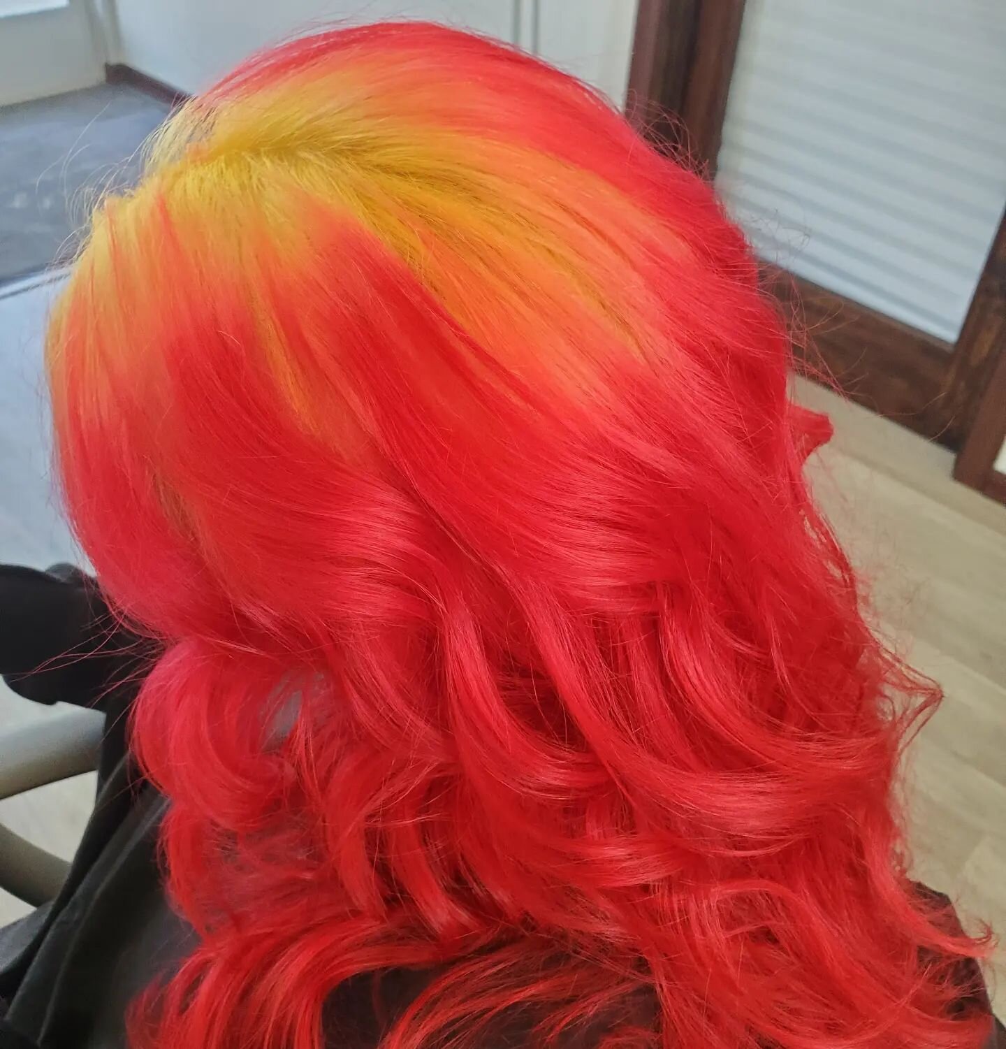 Fun on a sunny day ❤🧡💛

Thank you for letting me make your vision a reality.

Moroccan oil bleach 
Lemon pulp riot
Fireball pulp riot
B3 bond builder

#fashioncolor #pulpriotfireball #pulpriot #pulpriotlemon #lemon #redhair #funhair
#summerready
#b