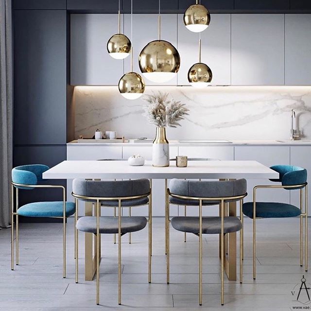 Loving the mixed color seating and gold accents in this dining space! 📷: @vae.by
