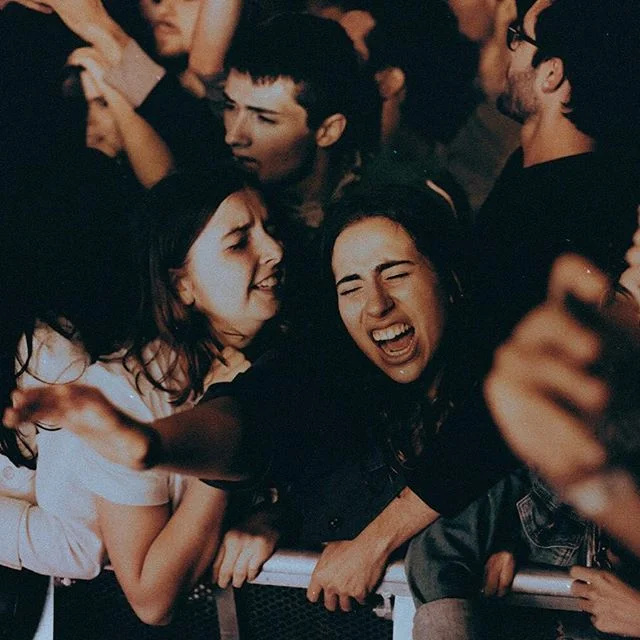 Till the end
.
.
.
.
.
.
.
.
.
.
.
.
#nightlife#analoguevibes#girls#youredm#bestmusicshots#paris#byharleyc#500px#livefolk#concert#youredm#photographer#music