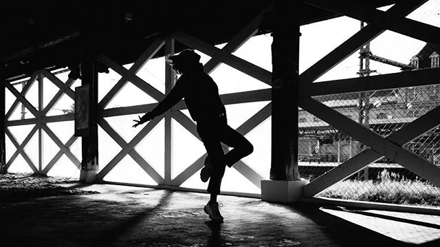Extrait de la premi&egrave;re journ&eacute;e de tournage du clip RUSH de @romankouder 💃🏼 R&eacute;alisateur: @lm_prod
Cadreur: Christophe Desmurs 
Charg&eacute;e de production: @katarina_tmjc 
Danseur: @maiwennbrml @mathieupascal 
Making of vid&eac