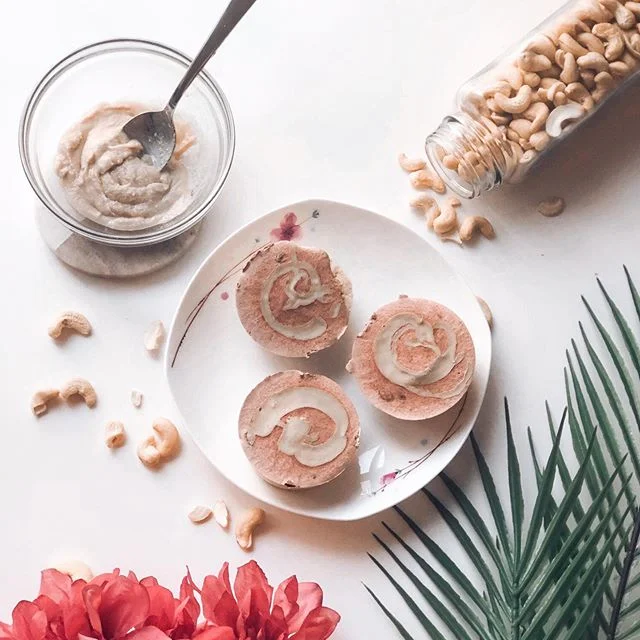 Chocolate tahini swirled frozen tart! These have been such a fun treat to make I am loving the crust of these! Made from cashew butter and coconut flour 😍 should I make a cookie dough crust??