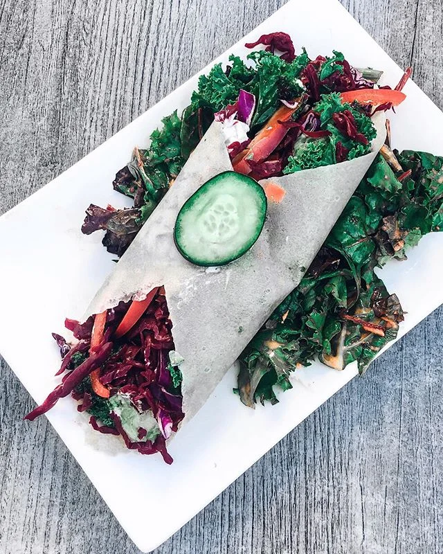 One hack I had while traveling and eating the eczema diet is to go onto @happycow the app and check for raw vegan restaurants in the city. Try looking up gluten free restaurants online or even google healthy paleo restaurants. It makes things a lot e