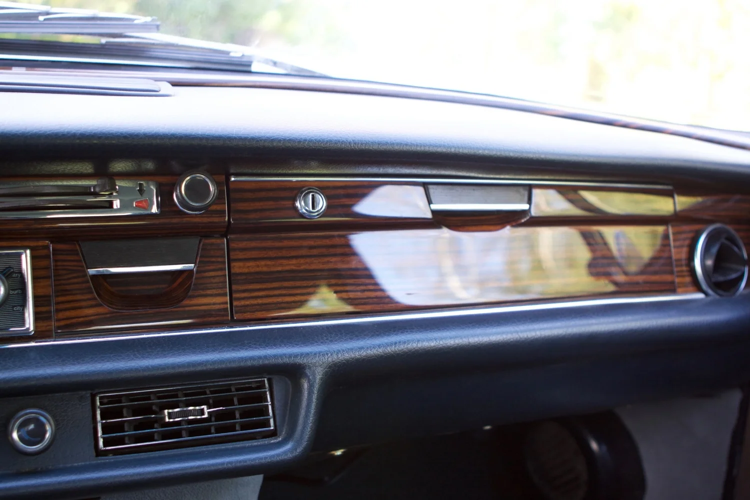 VIN 2875 1970 300SEL 6.3 Silver Blue Metallic - 35.jpg