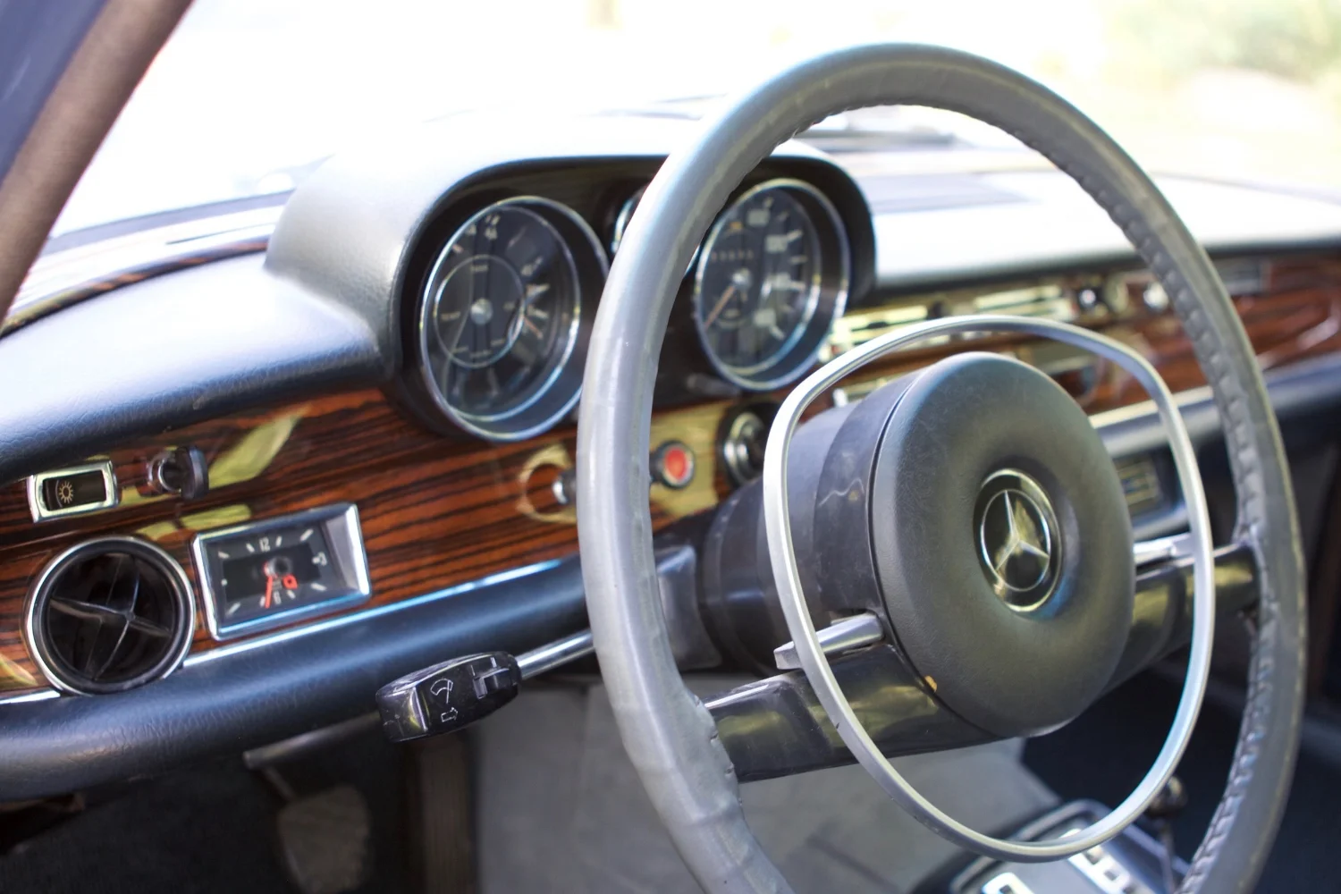 VIN 2875 1970 300SEL 6.3 Silver Blue Metallic - 42.jpg