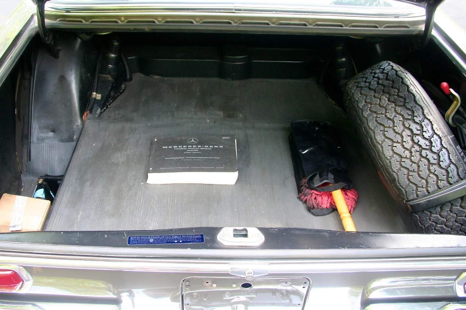 VIN4047 300SEL 6.3 6.jpg
