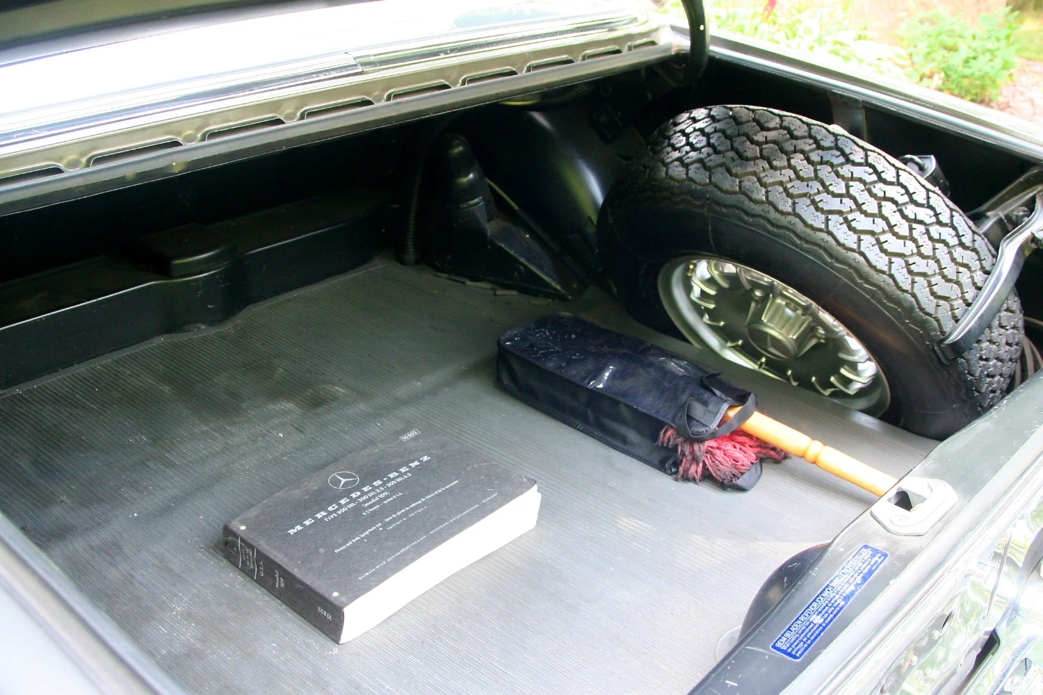 VIN4047 300SEL 6.3 7.jpg