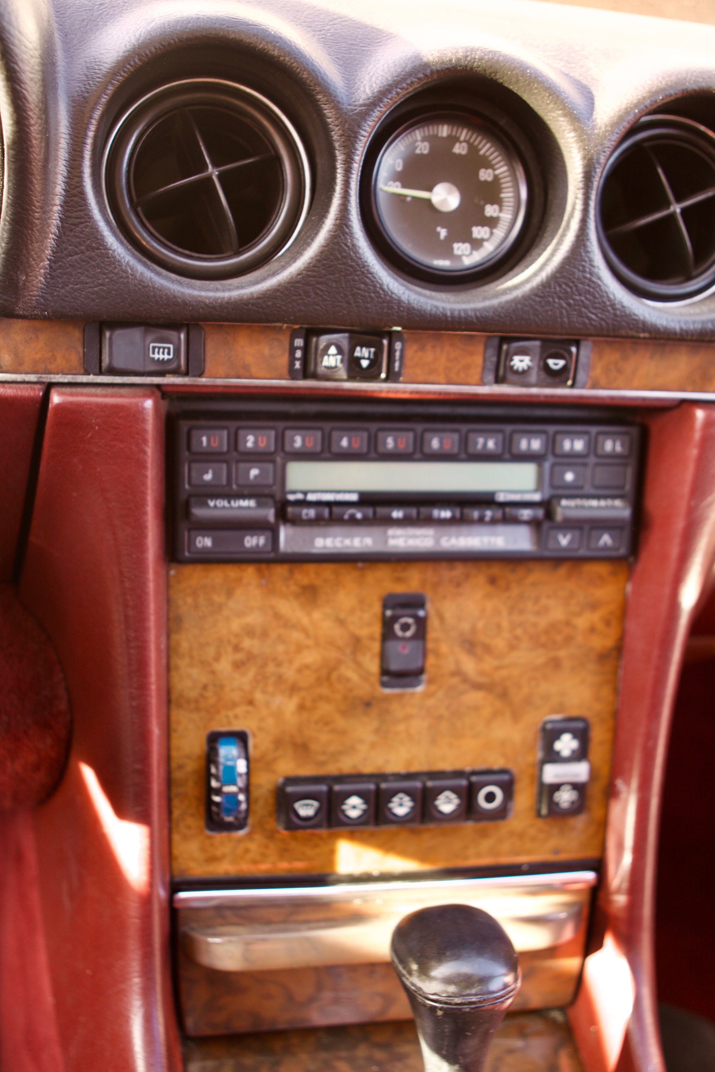 MB Burgundy 560SL  - 25.jpg