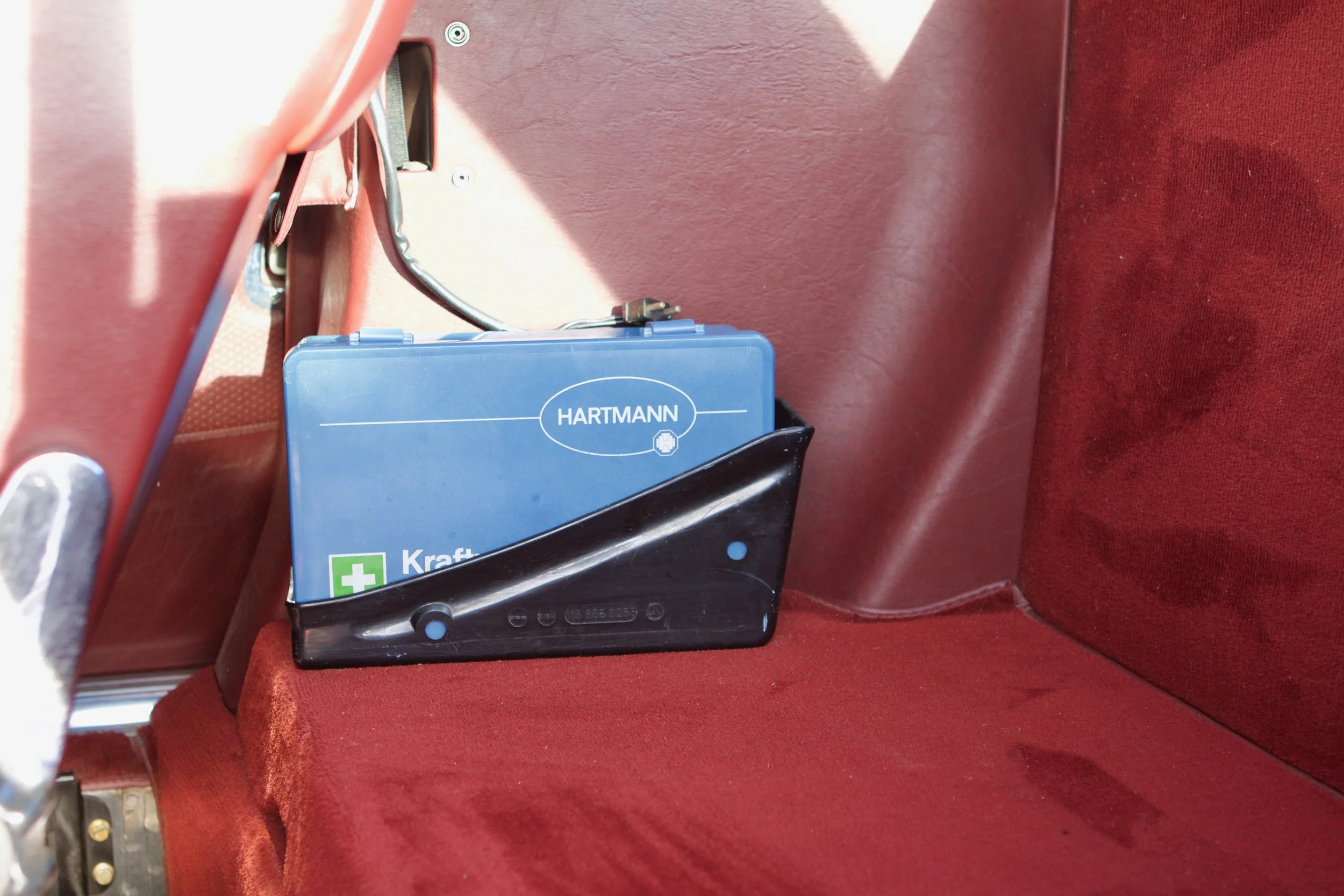 MB Burgundy 560SL - 27.jpg