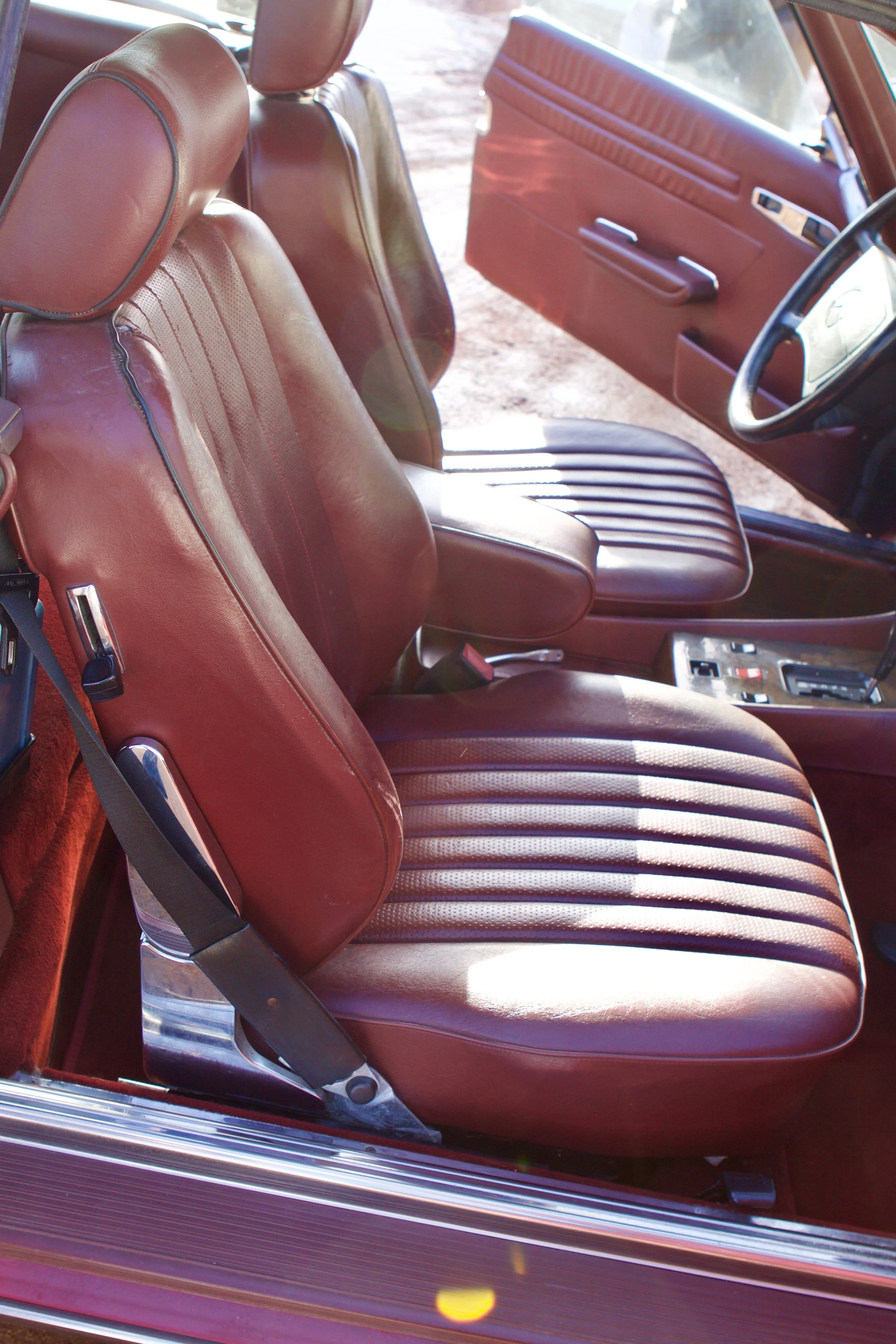 MB Burgundy 560SL - 29.jpg