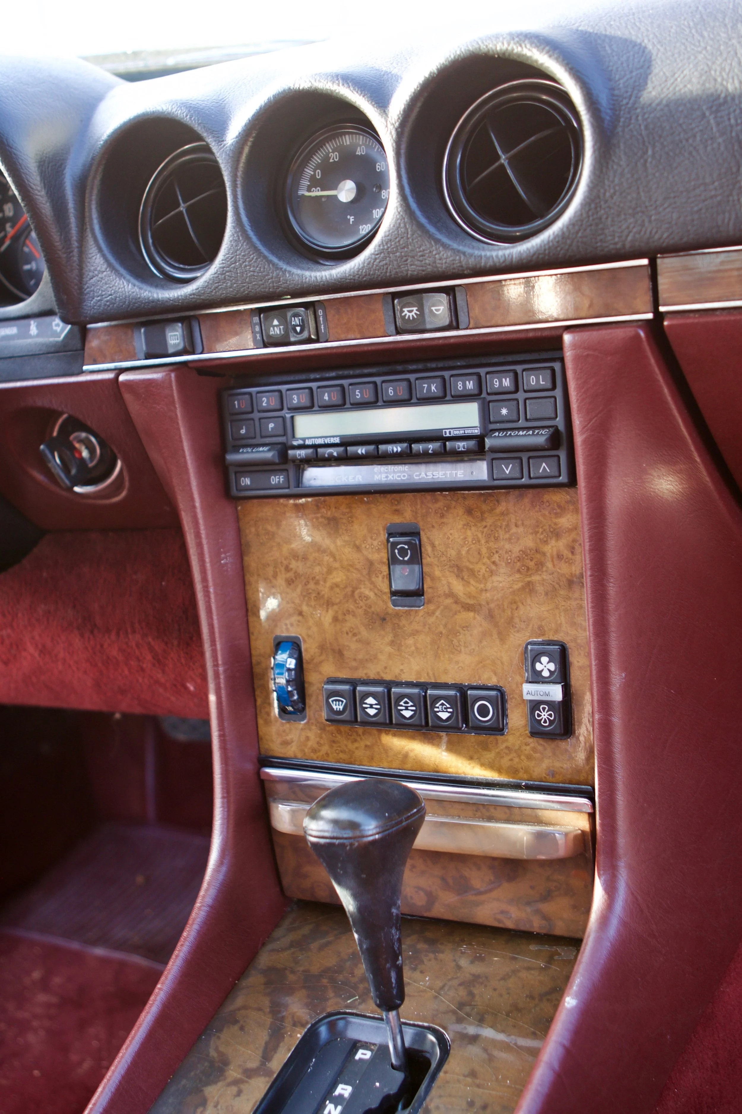 MB Burgundy 560SL - 32.jpg